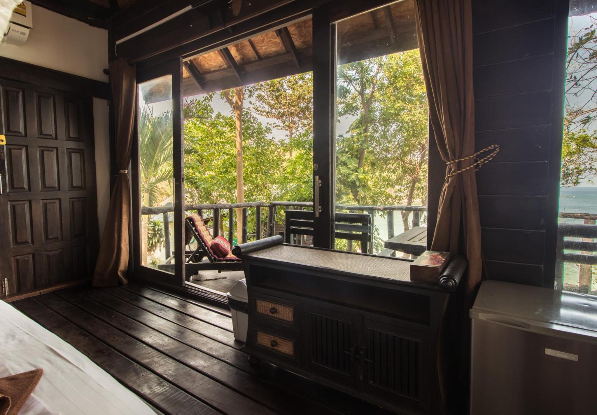 Bungalow with Sea View - Photo 11