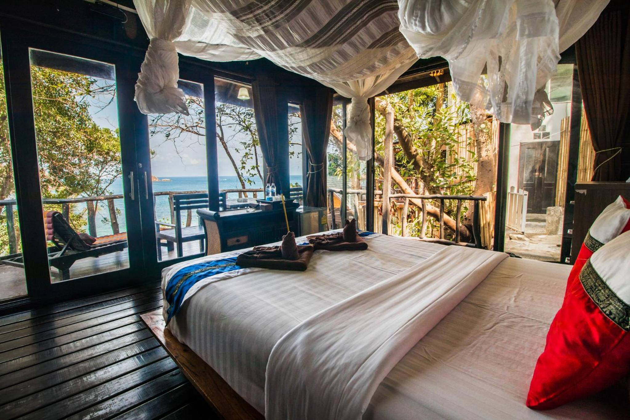 Bungalow with Sea View - Photo 13