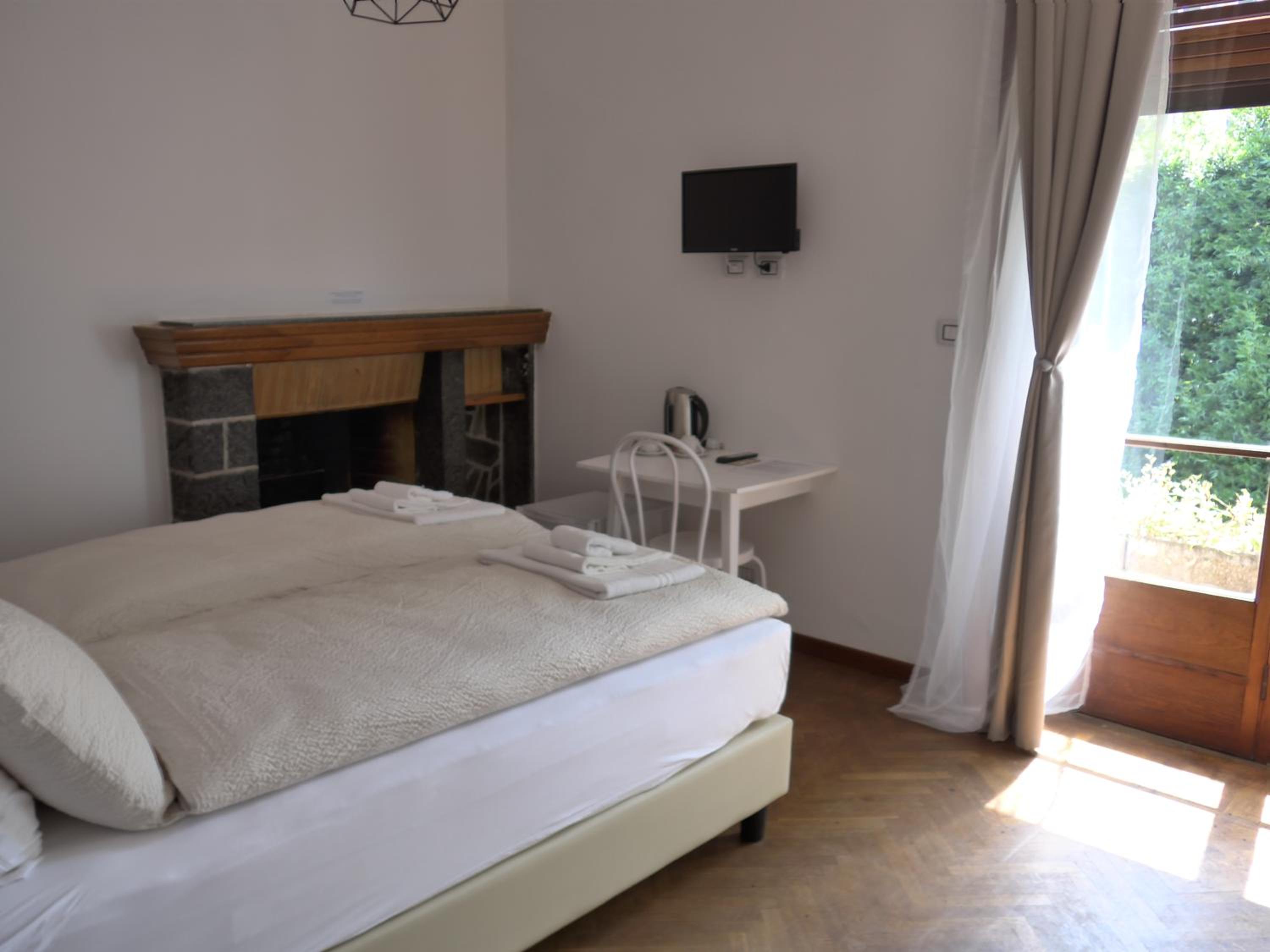 Double or Twin Room with Balcony photo 2