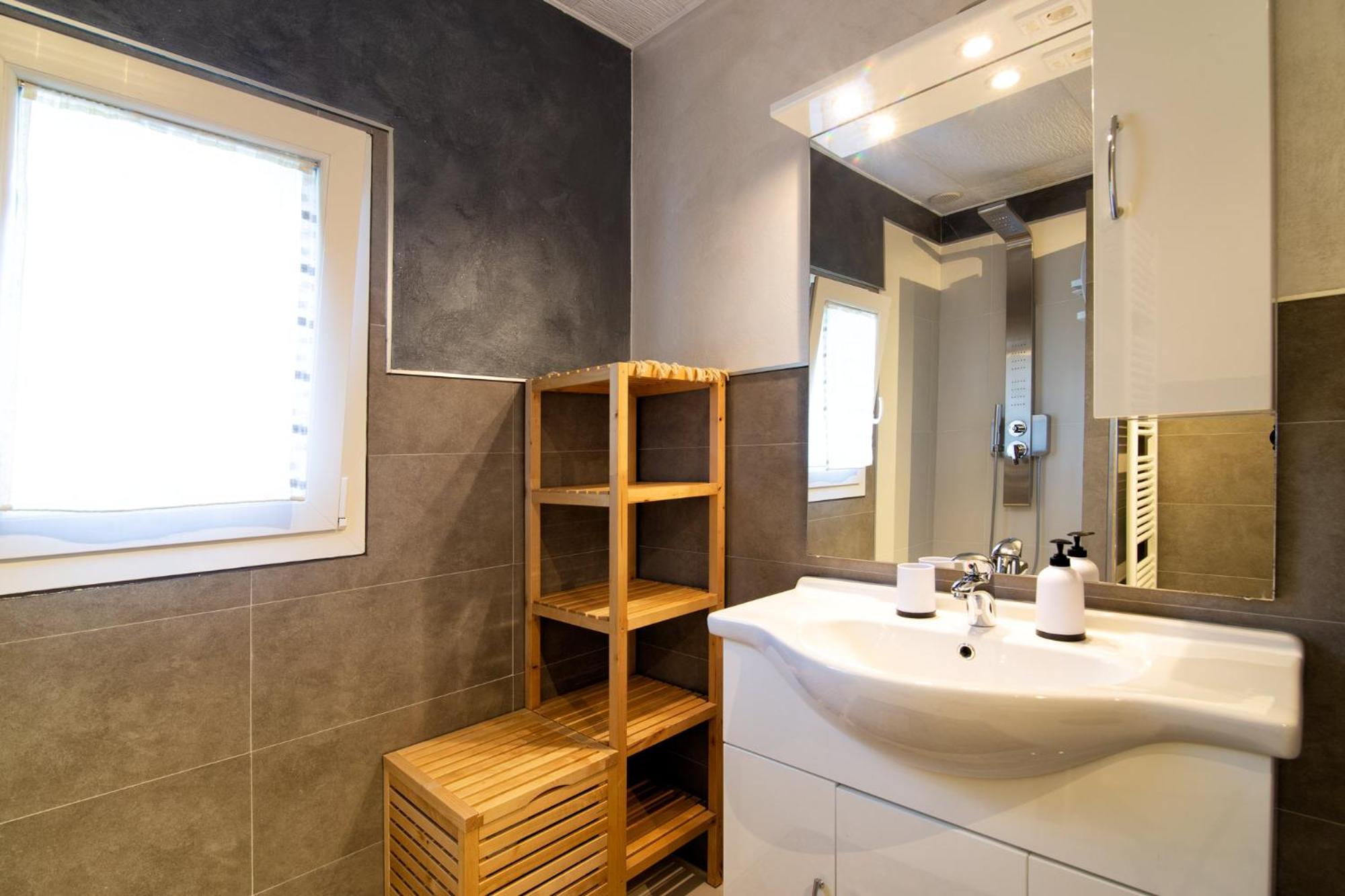 Double or Twin Room with Private Bathroom photo 3