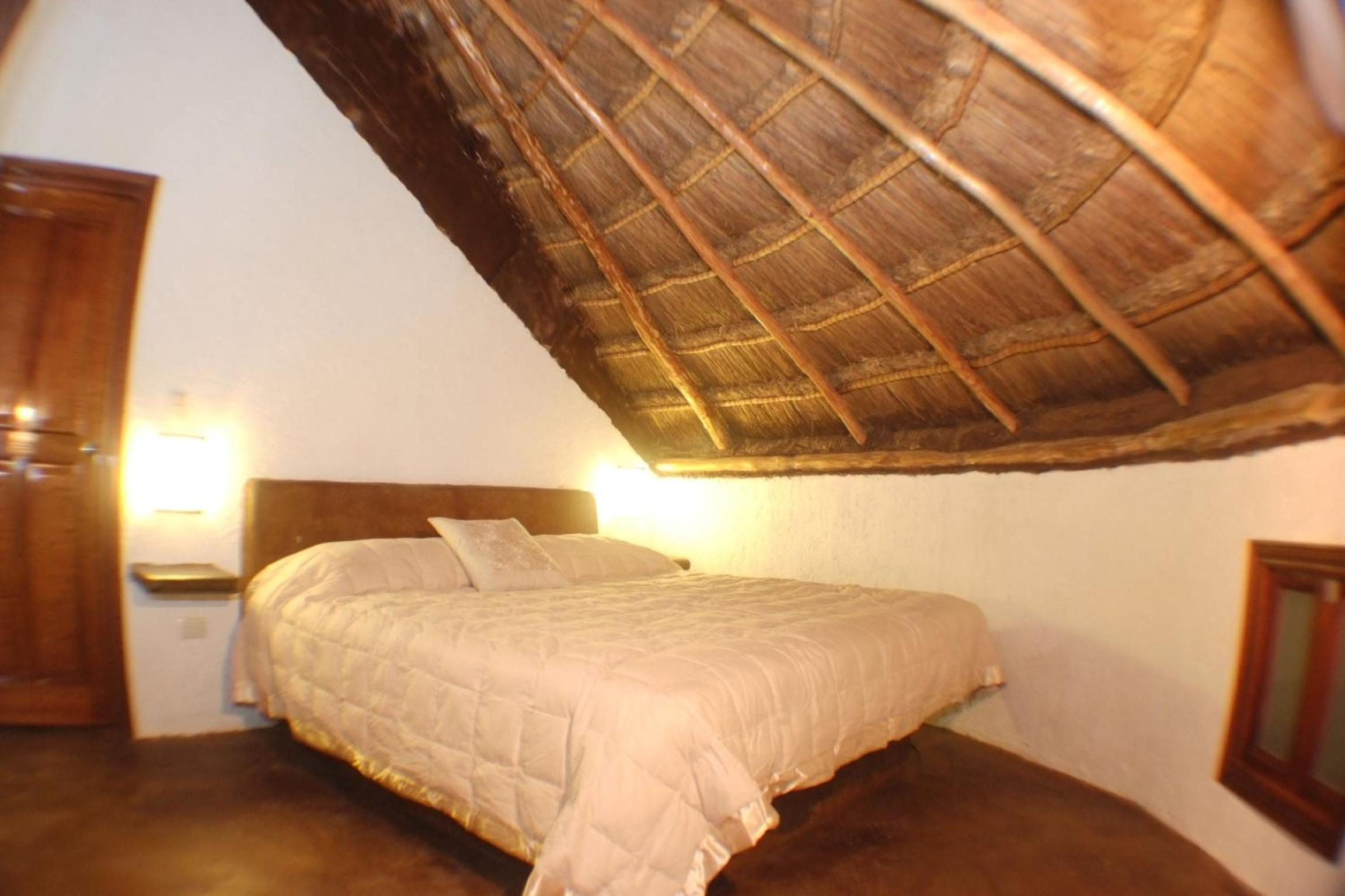 Queen Room photo 2