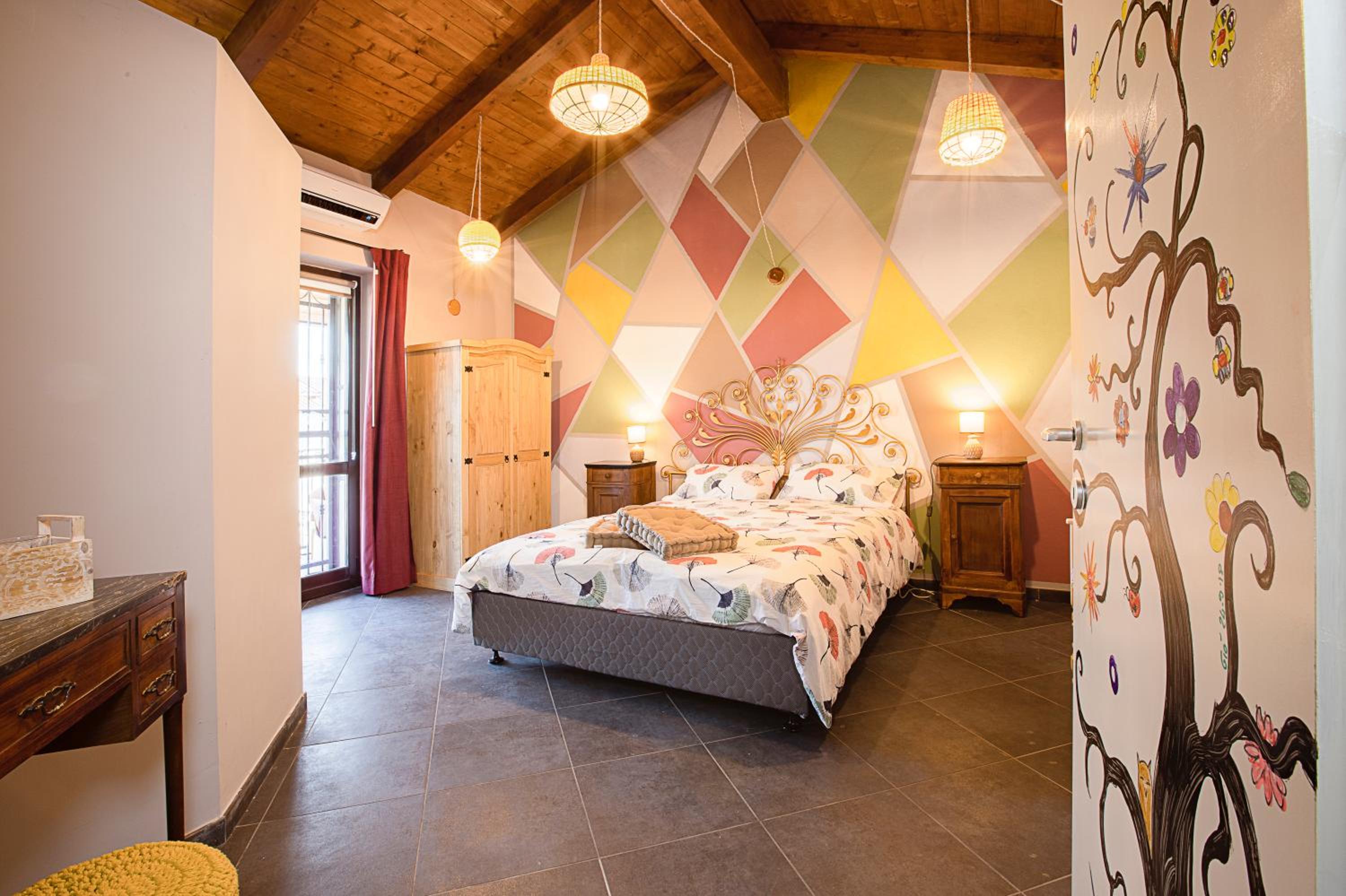 Queen Room with Balcony photo 2
