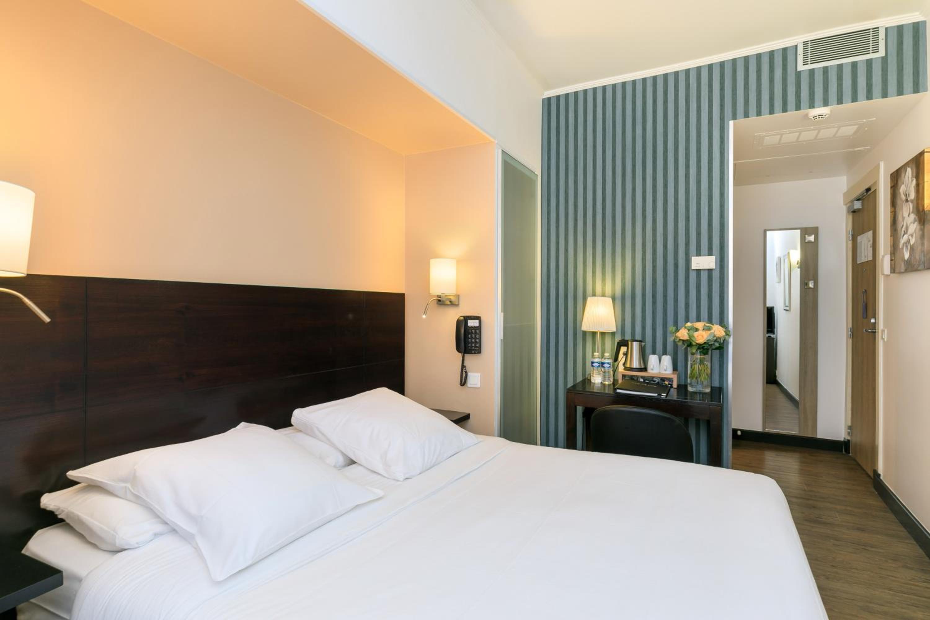 Double Room - Photo 6