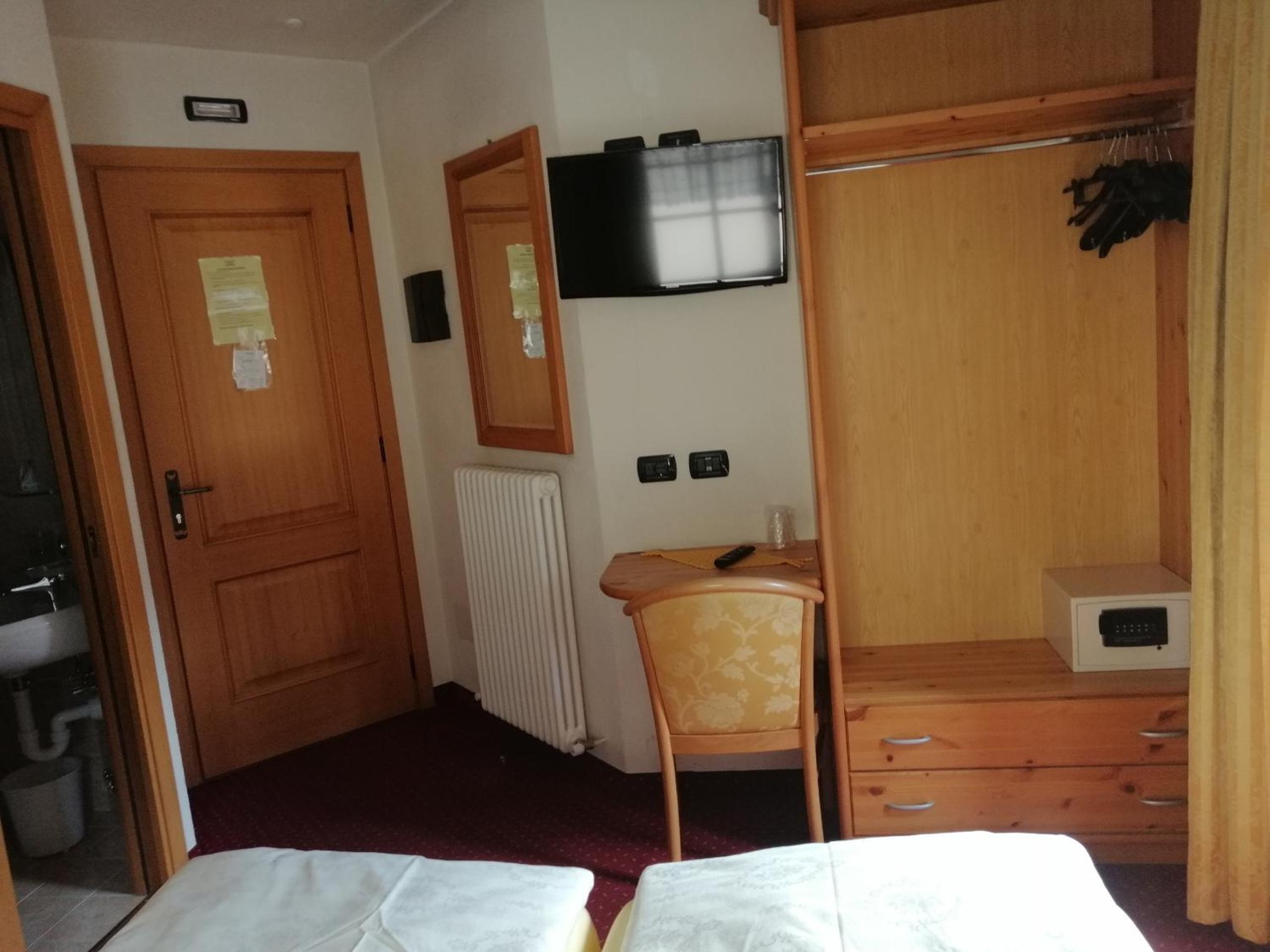  Small Twin Room with Balcony photo 3