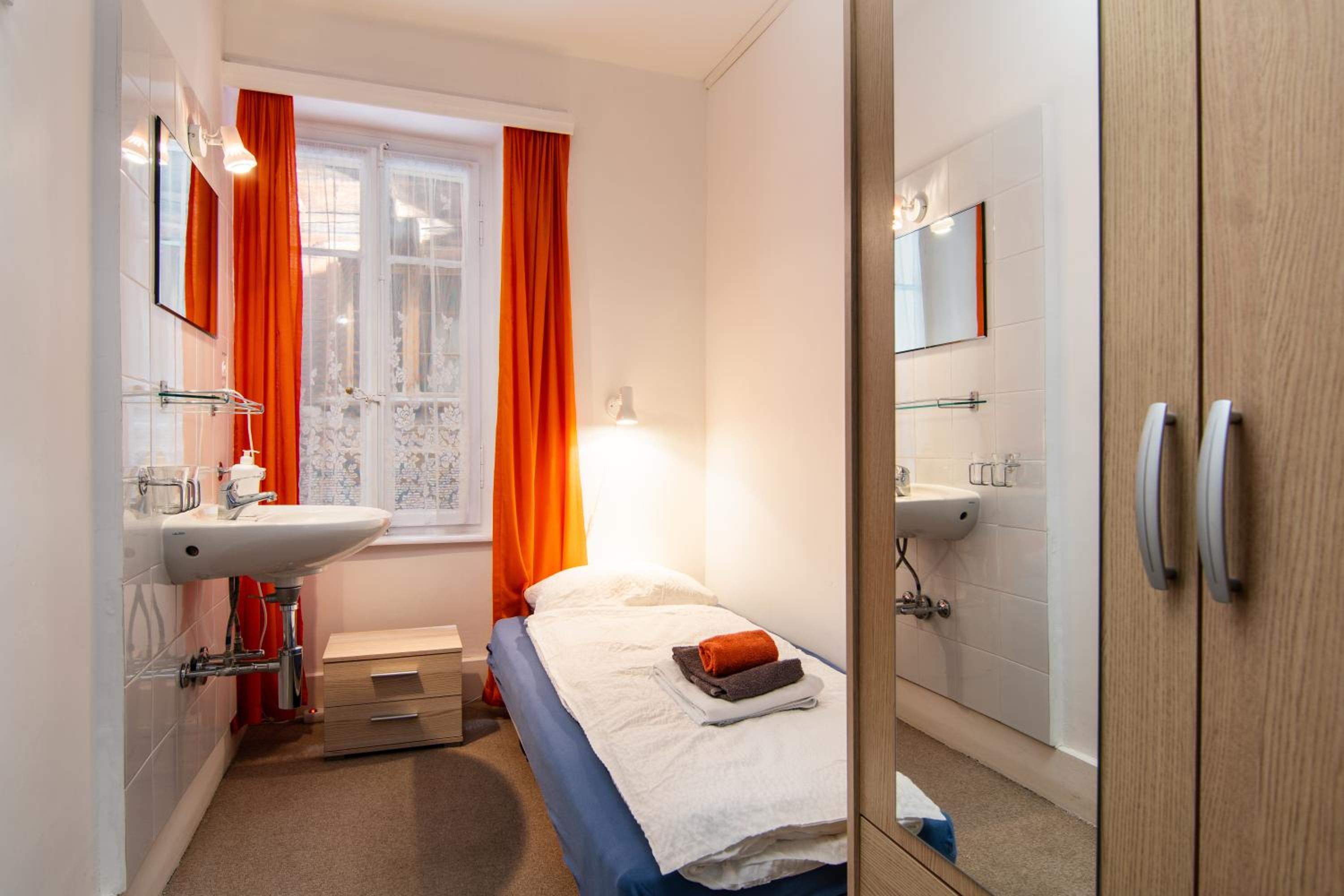 Single Room with Shared Bathroom photo 2