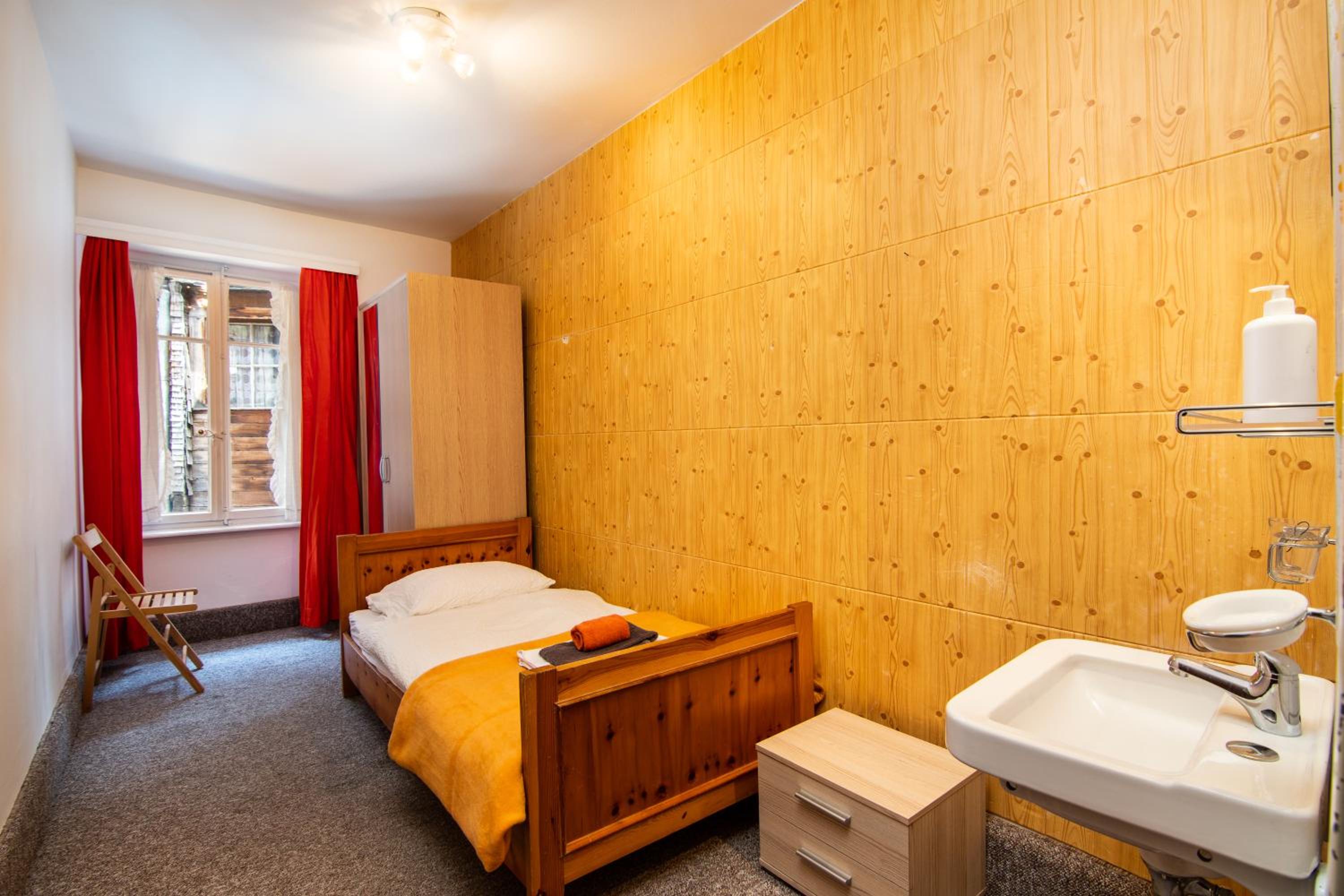 Single Room with Shared Bathroom photo 1