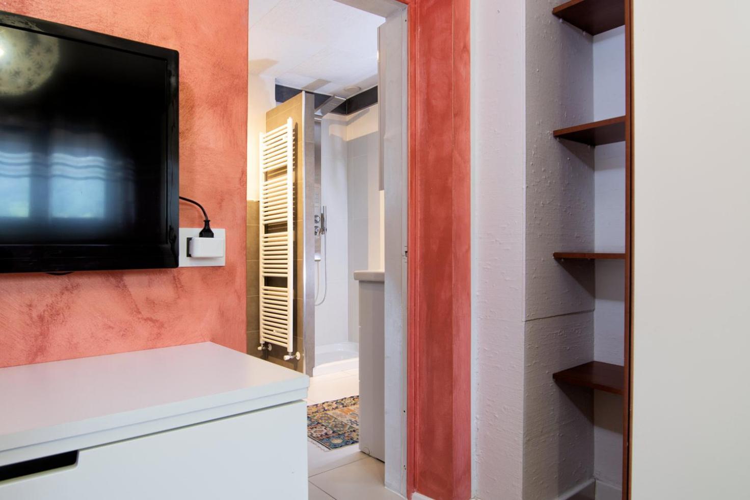 Double or Twin Room with Private Bathroom photo 2