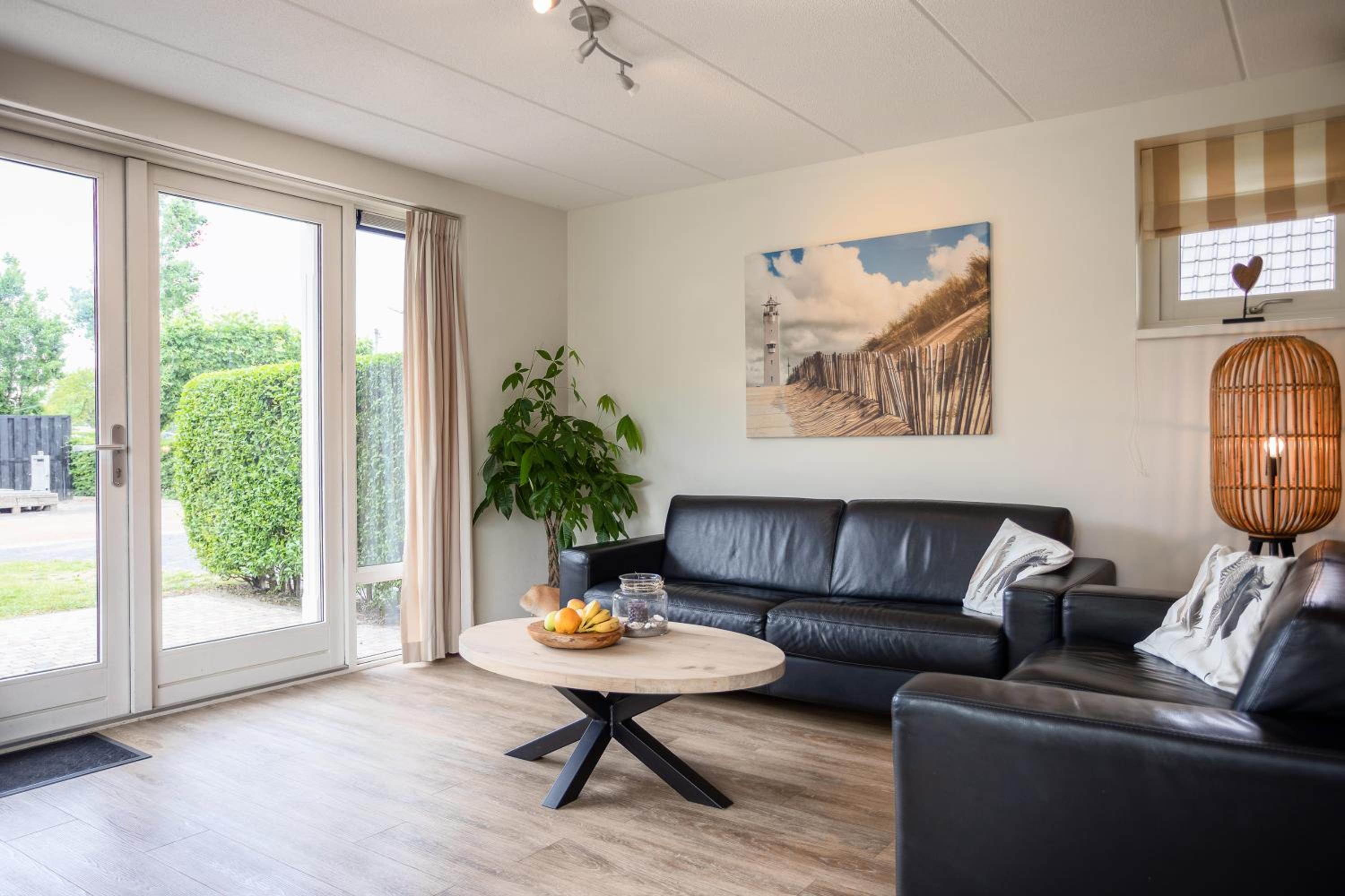 Three-Bedroom House with Parking photo 1