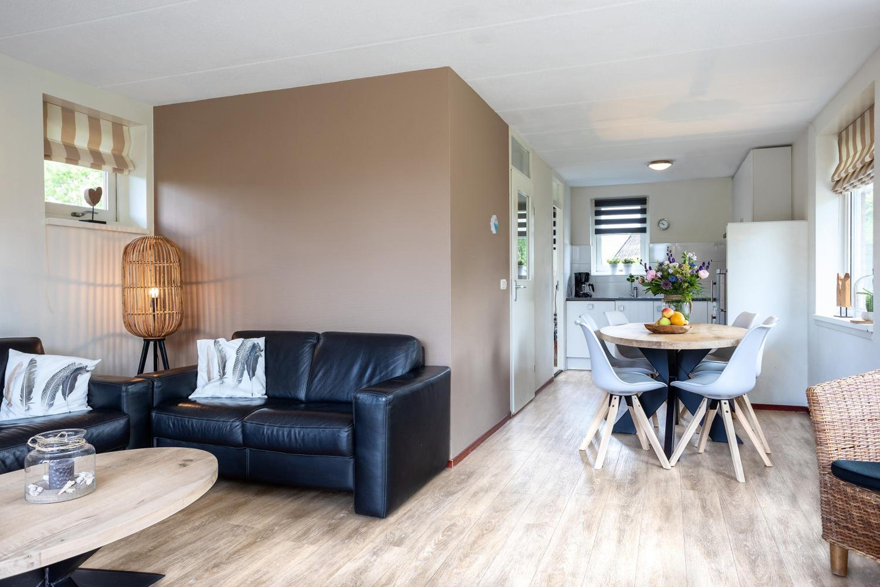 Three-Bedroom House with Parking photo 2