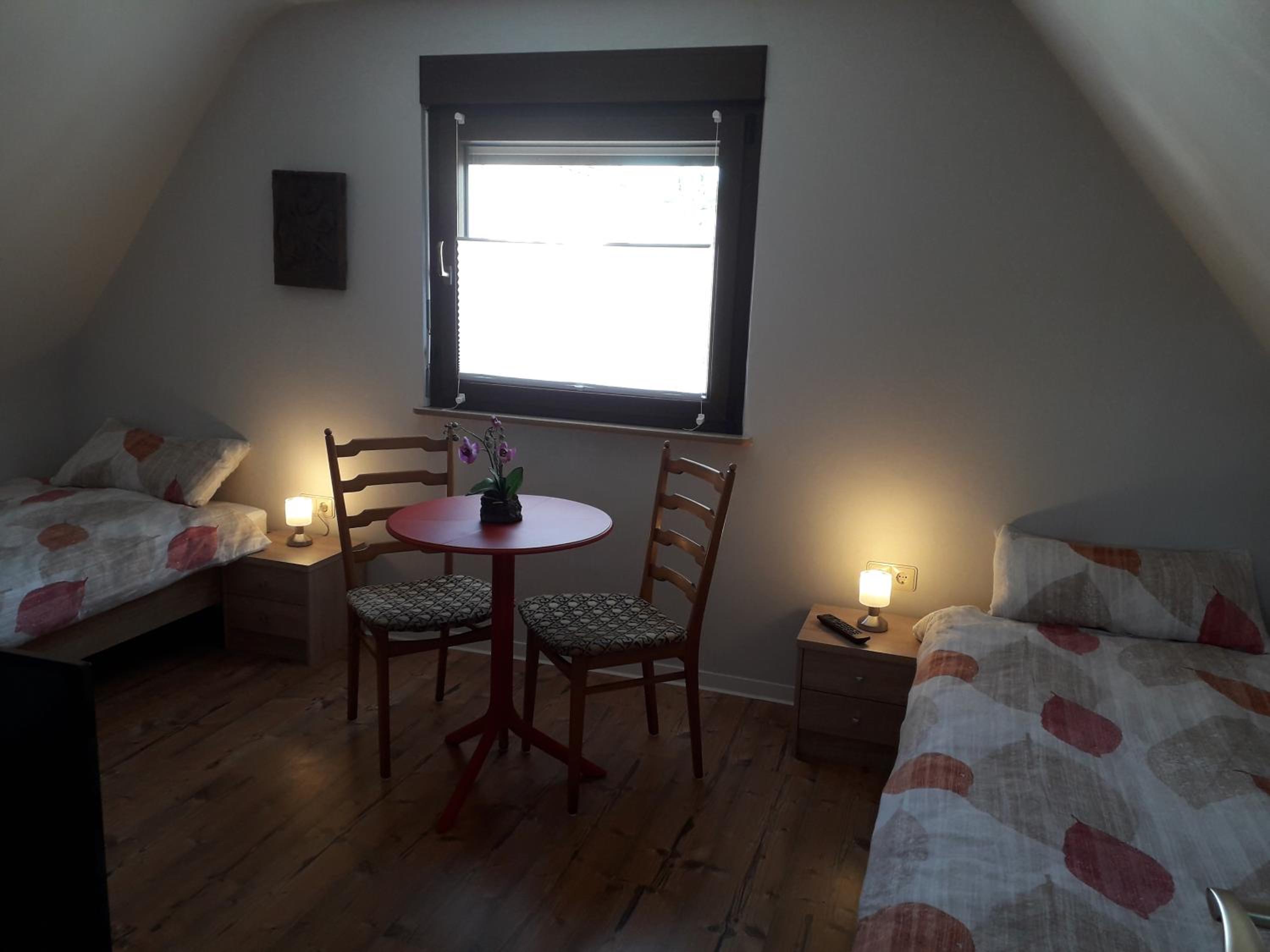 Standard Twin Room - Photo 3