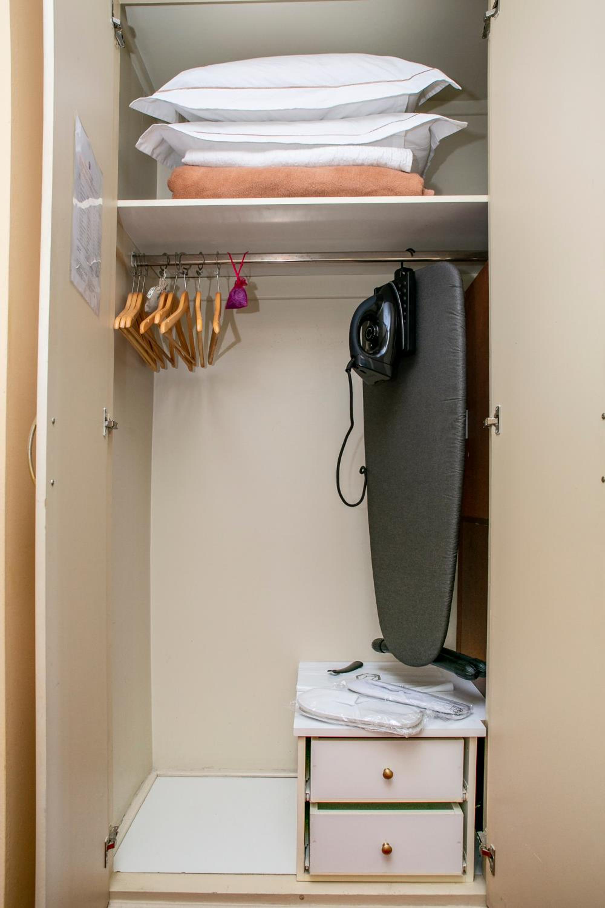 Standard Twin Room - Photo 7