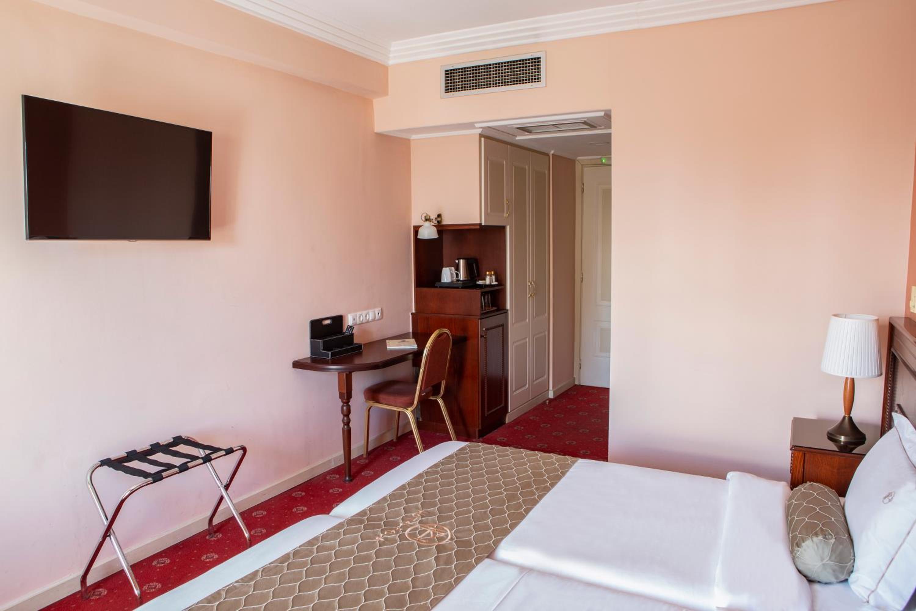 Standard Twin Room - Photo 2