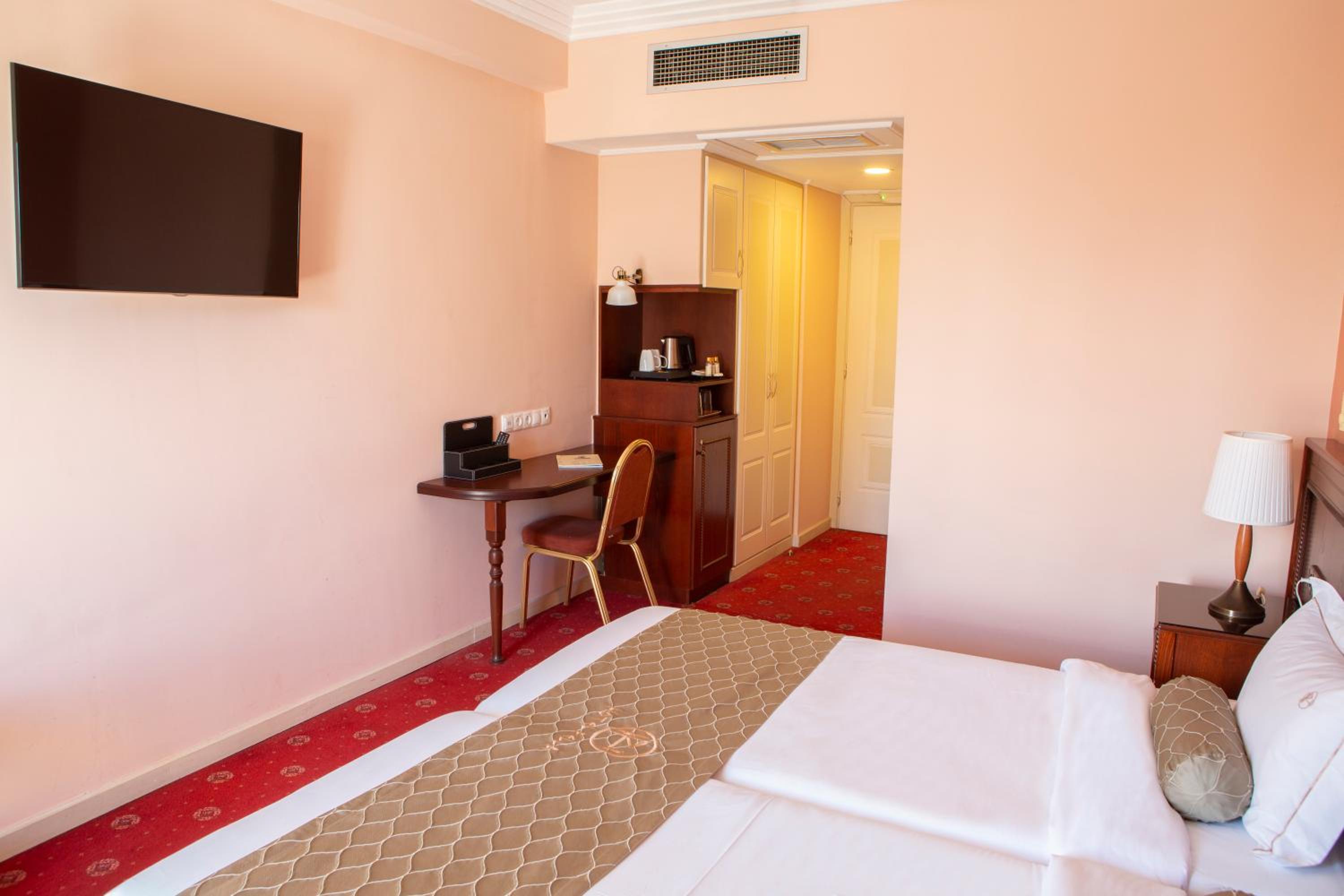 Standard Twin Room - Photo 3