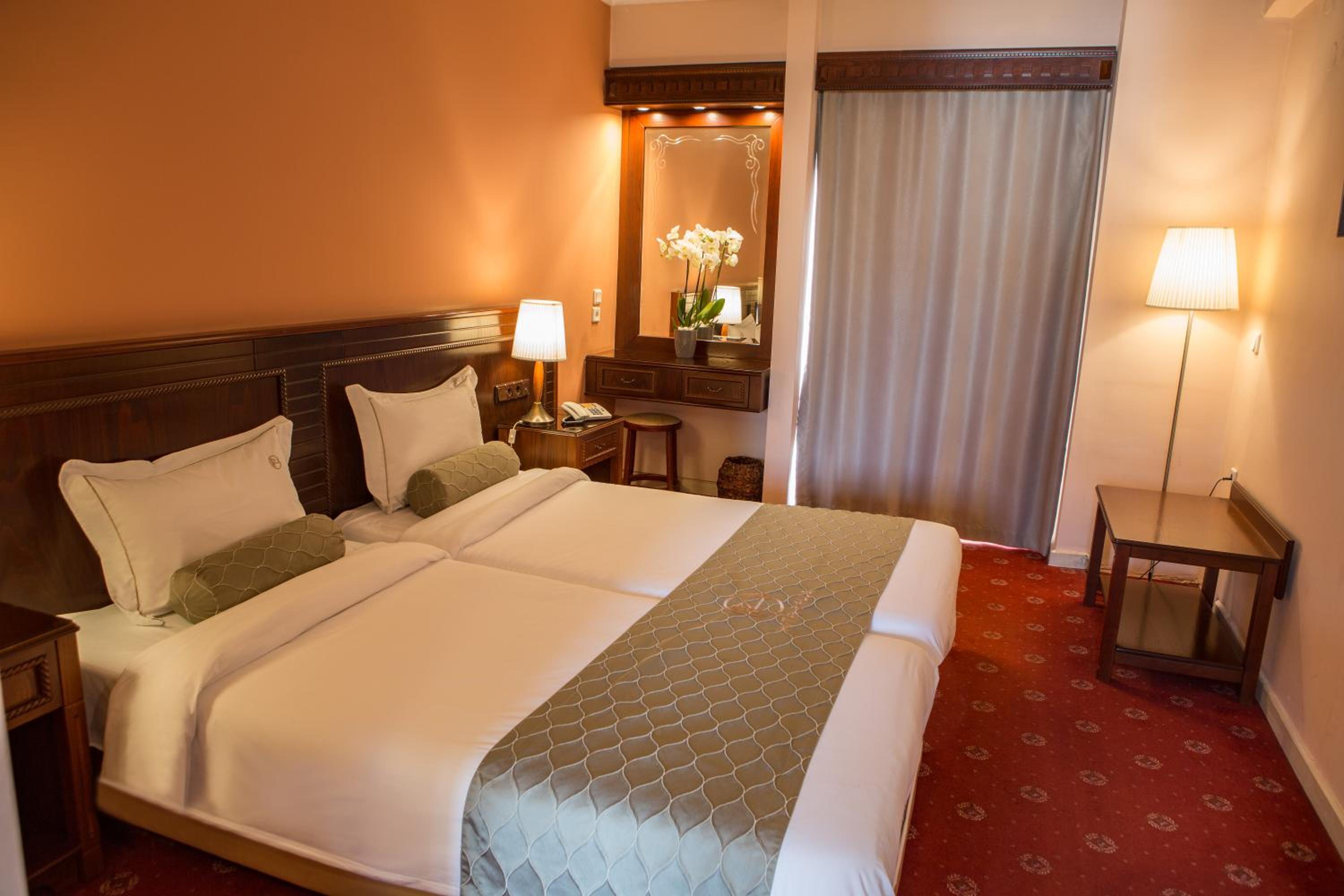 Standard Twin Room - Photo 1