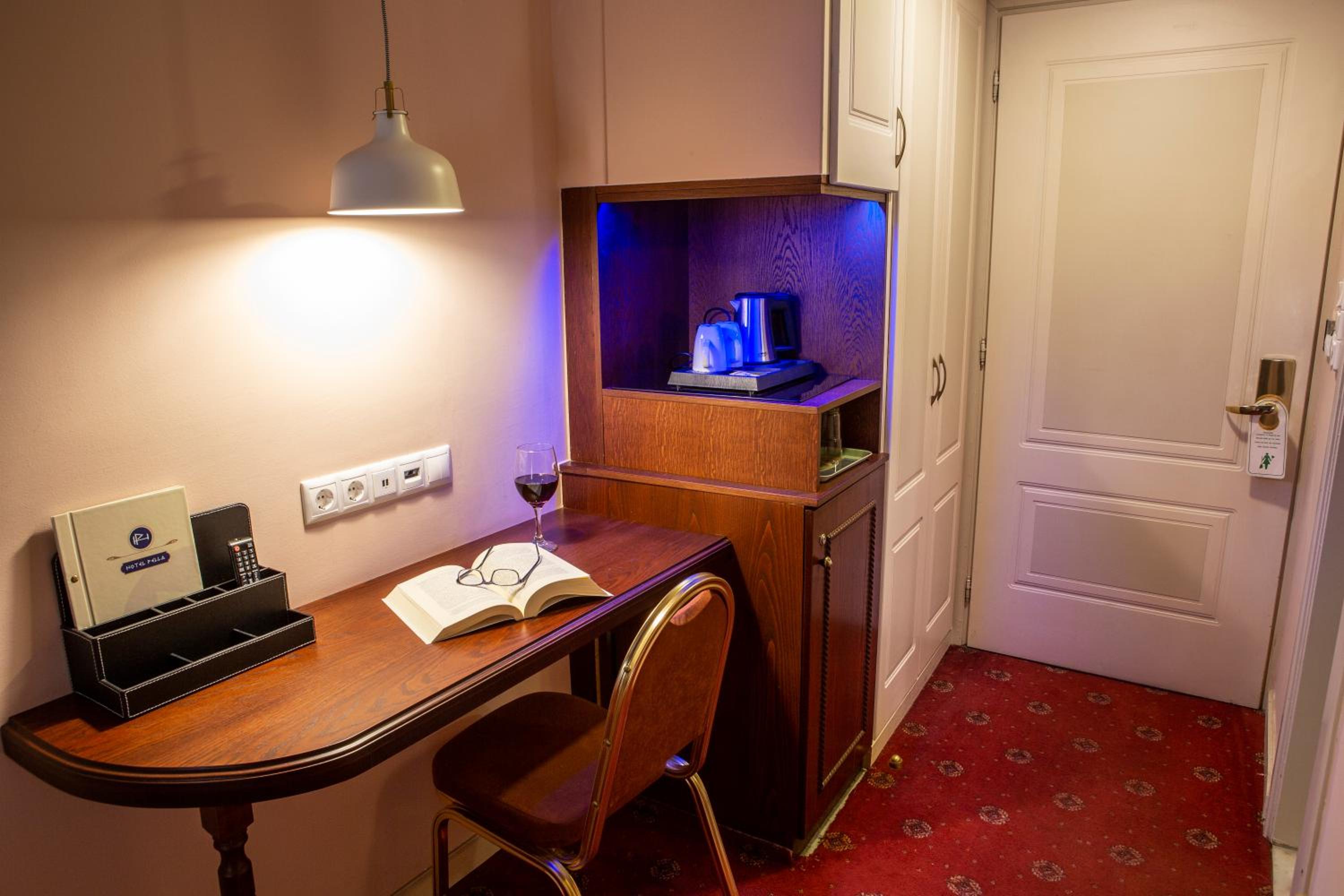 Standard Twin Room - Photo 9