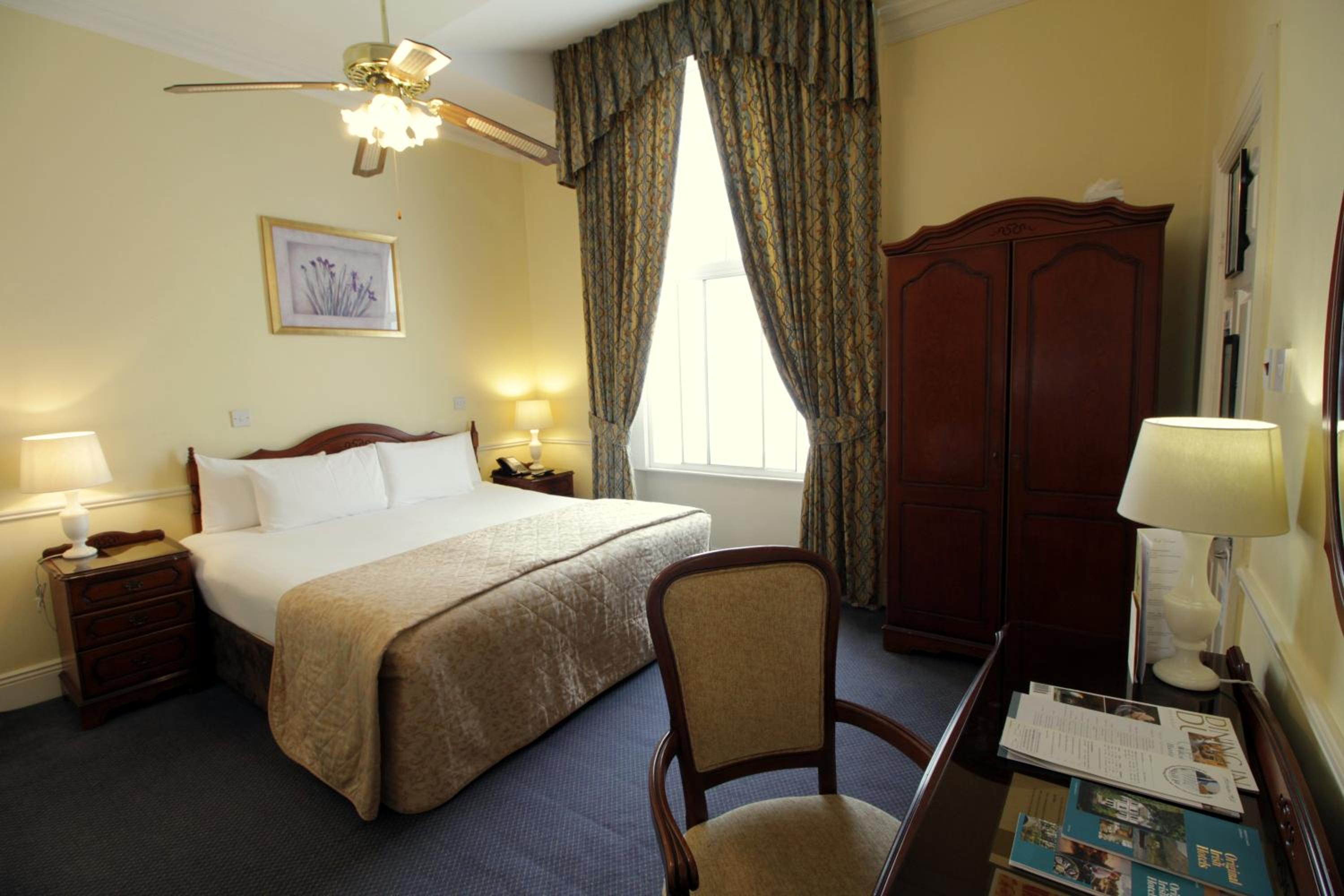 Double Room with Extra Bed (3 Adults) photo 2