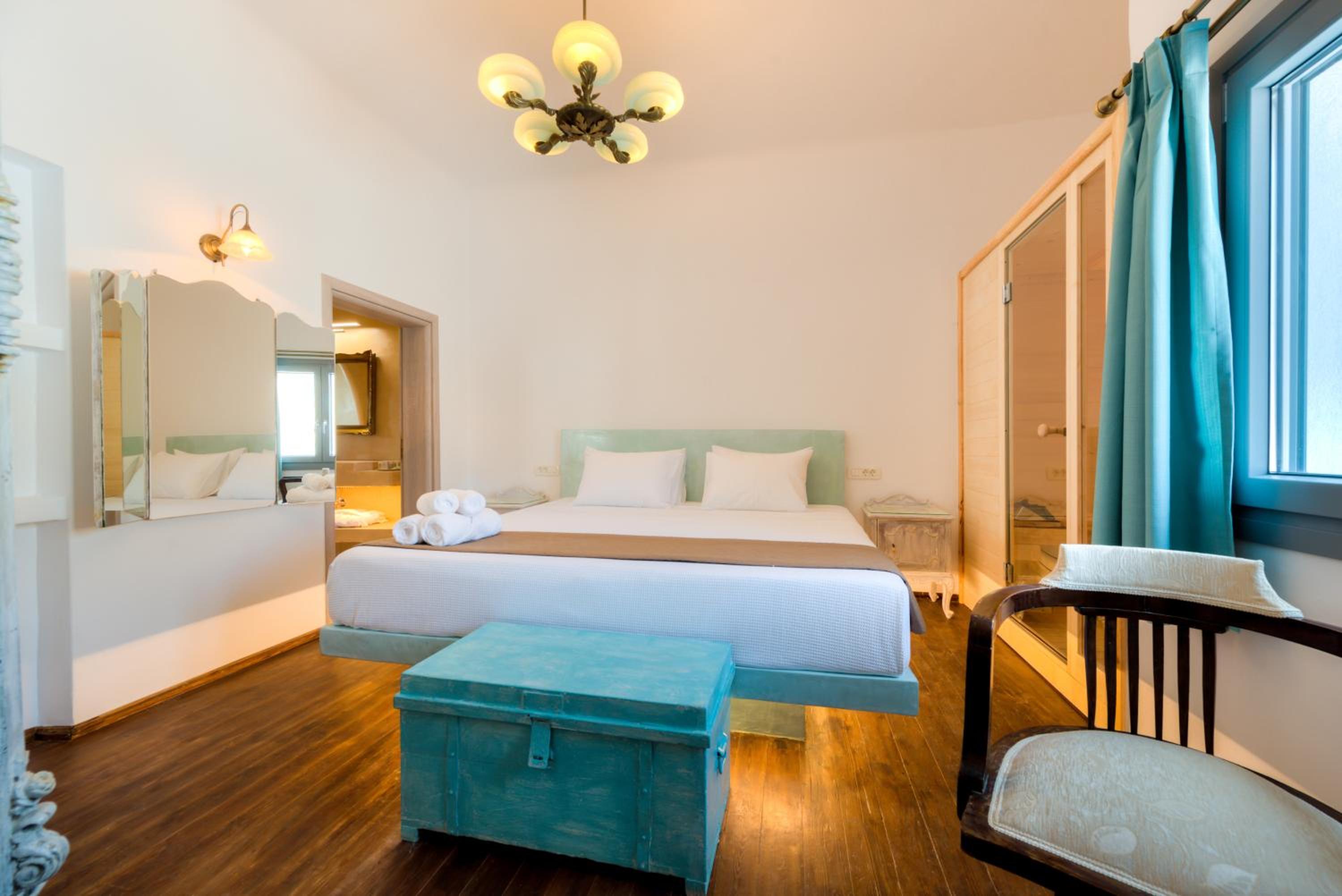 Nereus Suite with Private Hot Tub photo 3