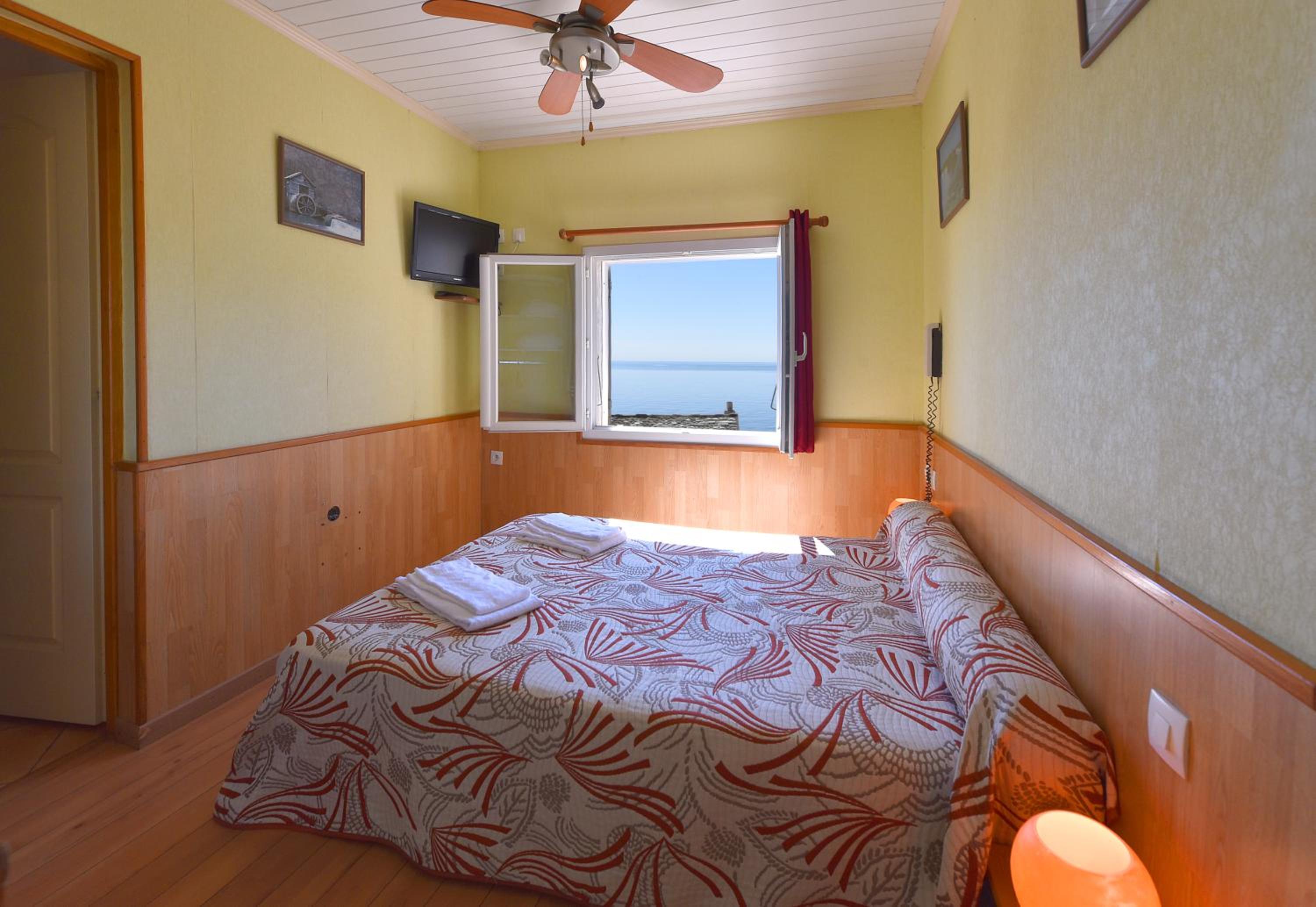 Superior Double Room with Sea View - Photo 2