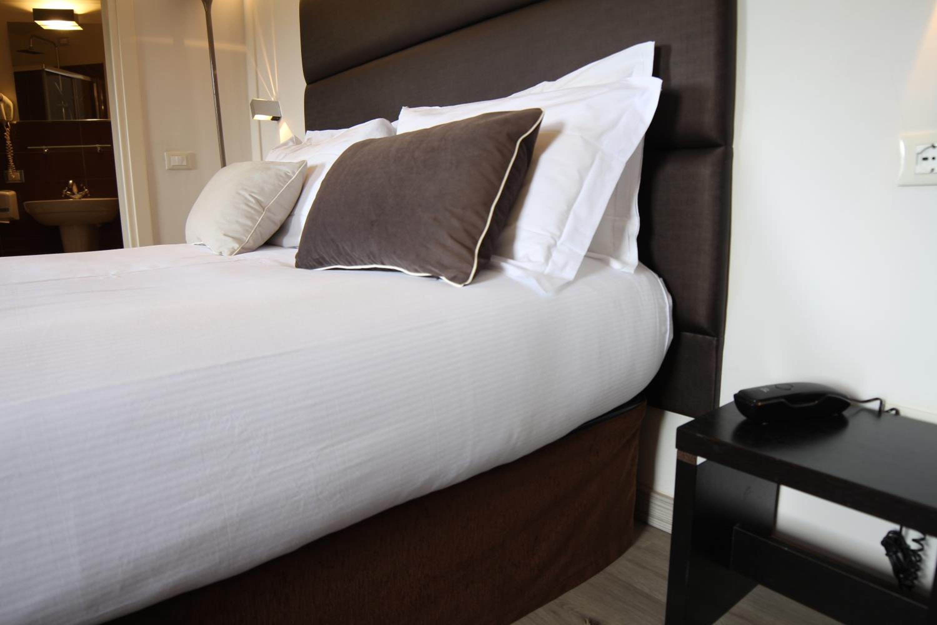 Classic Double or Twin Room - Photo 4