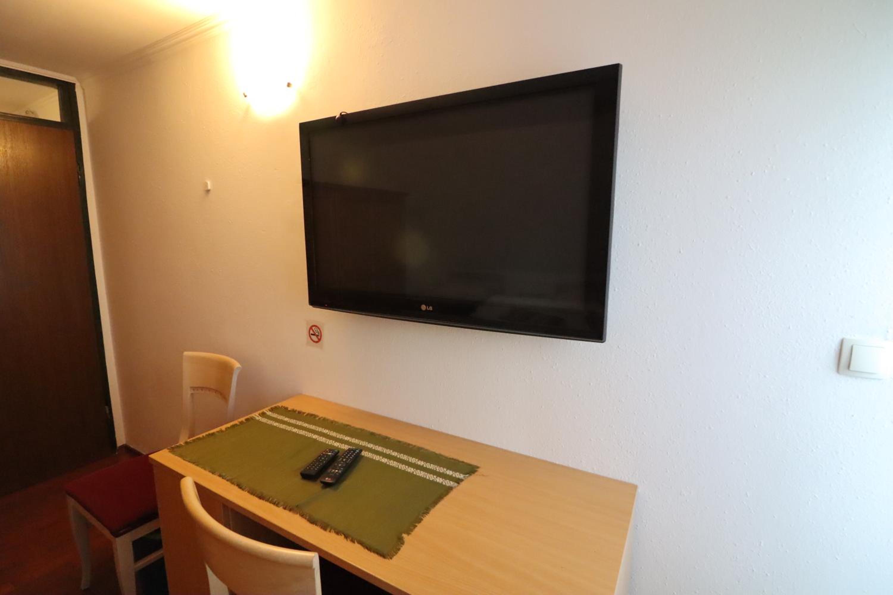 Triple Room with Balcony - Photo 5