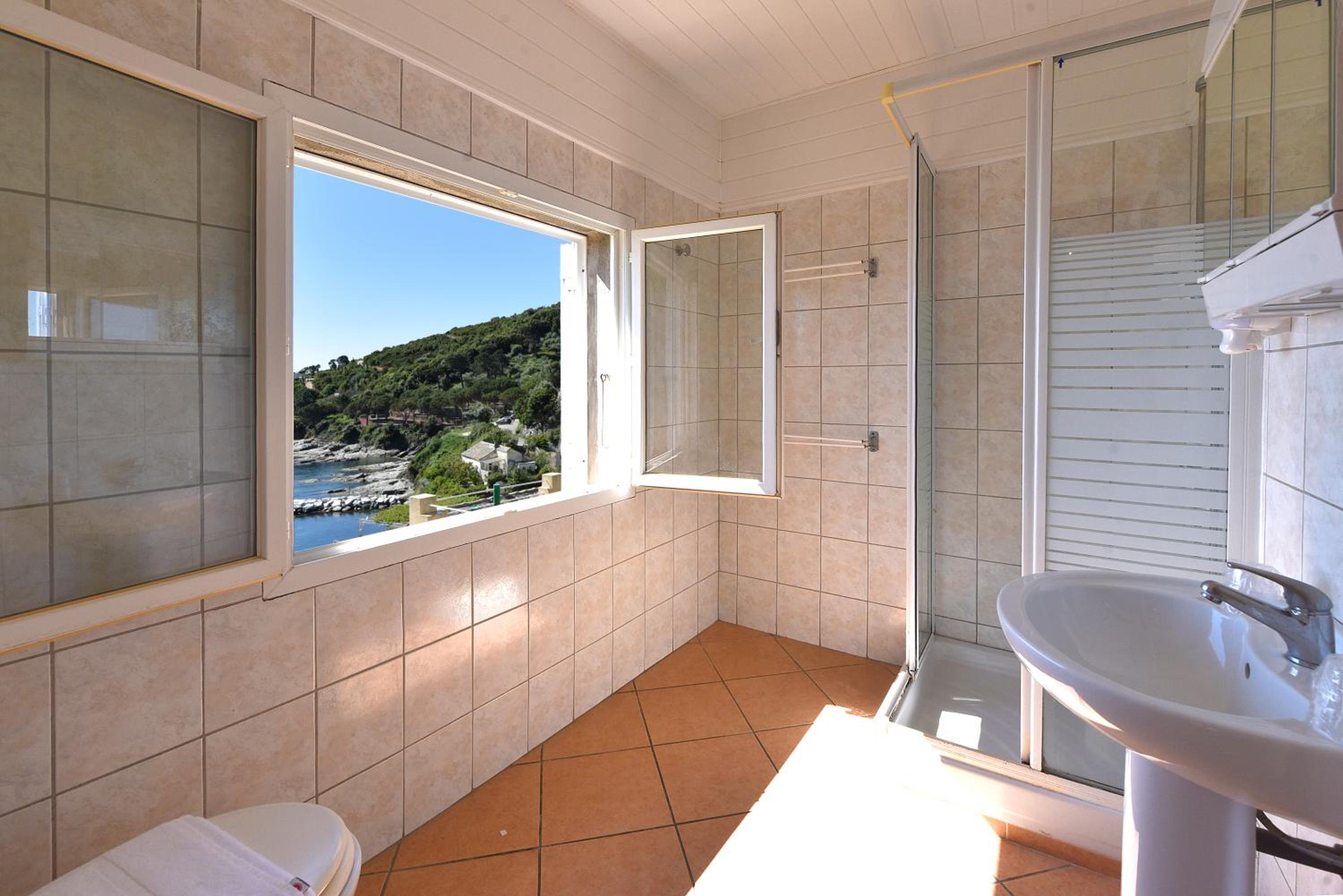Superior Double Room with Sea View - Photo 3