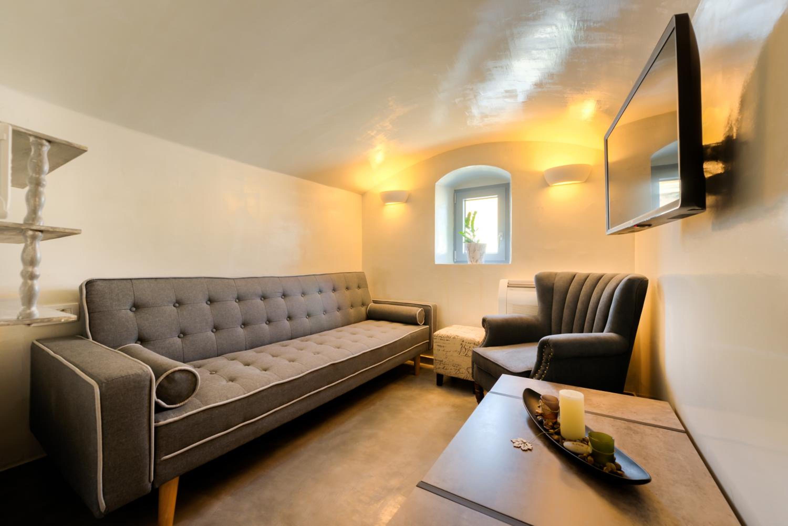 Thetis Suite with Private Hot Tub photo 3