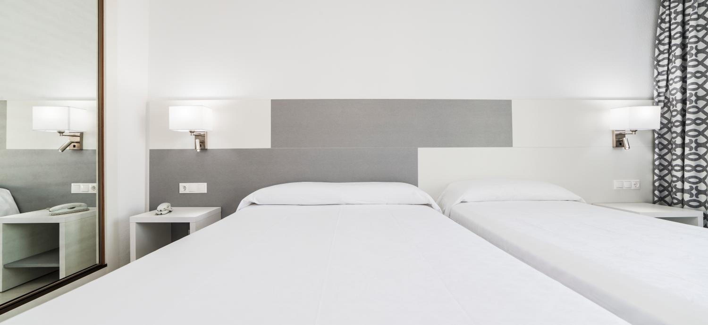 Double or Twin Room - Photo 2