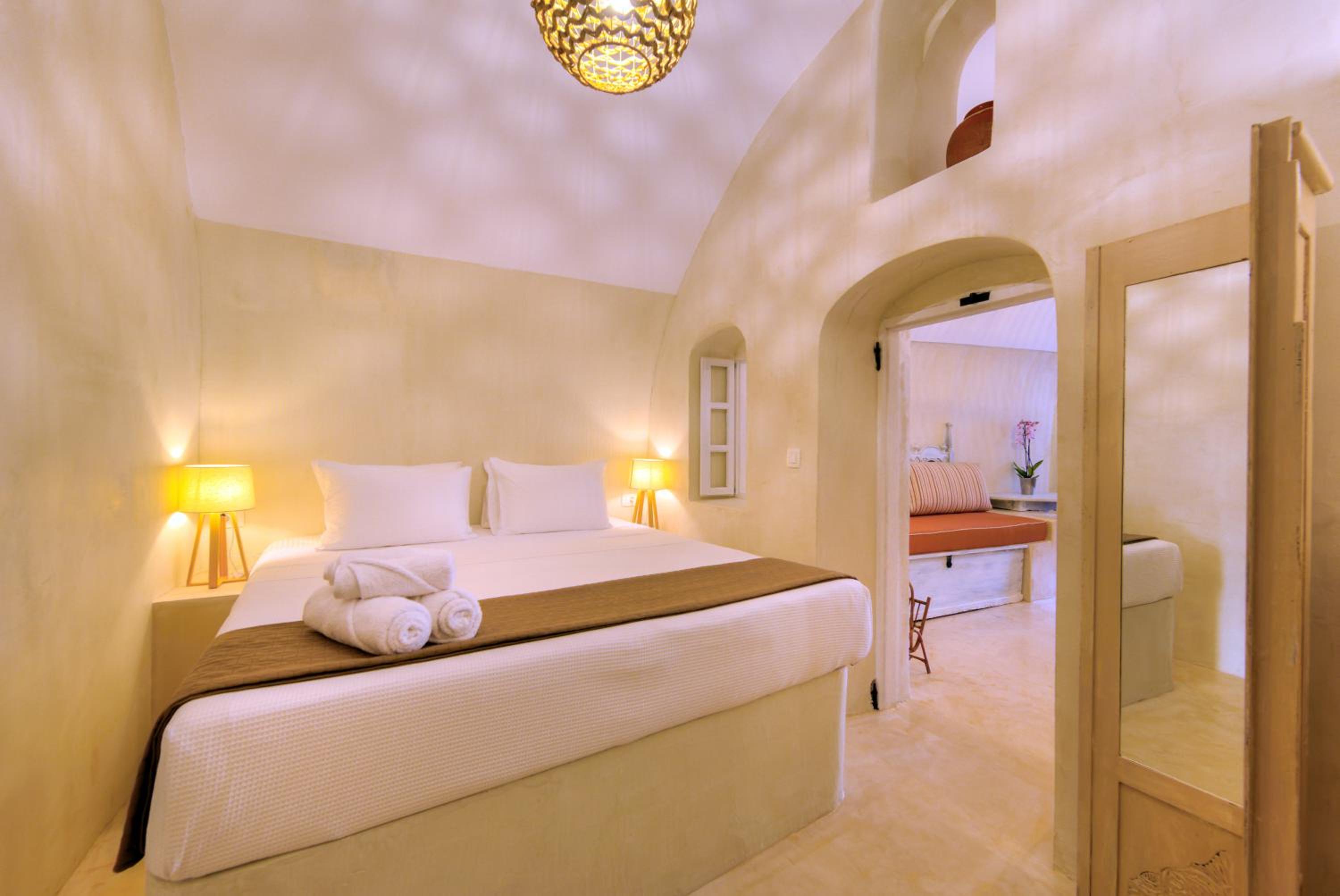 Oceanida Cave Suite with Private Hot Tub photo 3