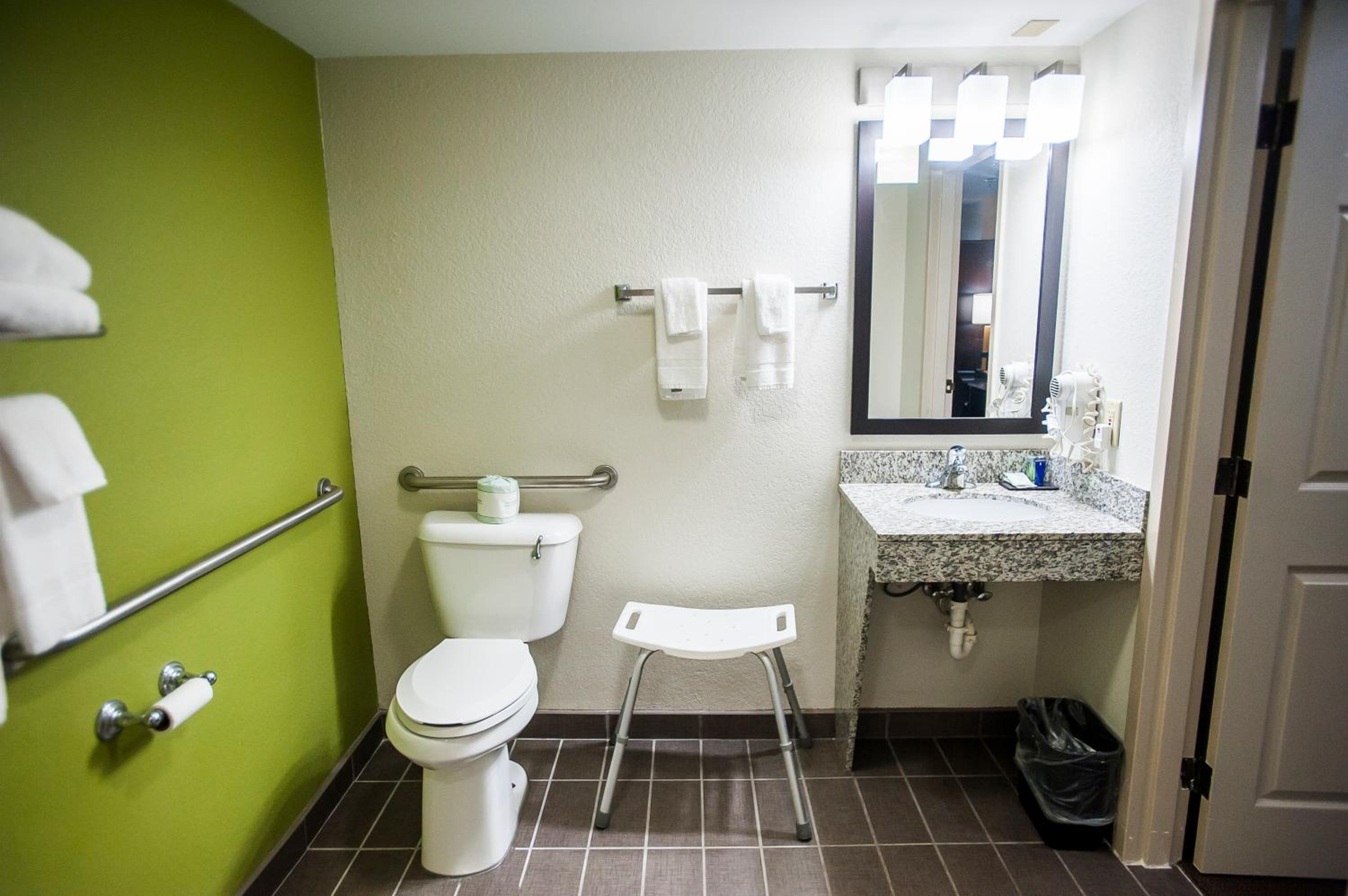 Queen Room - Disability Access/Non-Smoking - Photo 11