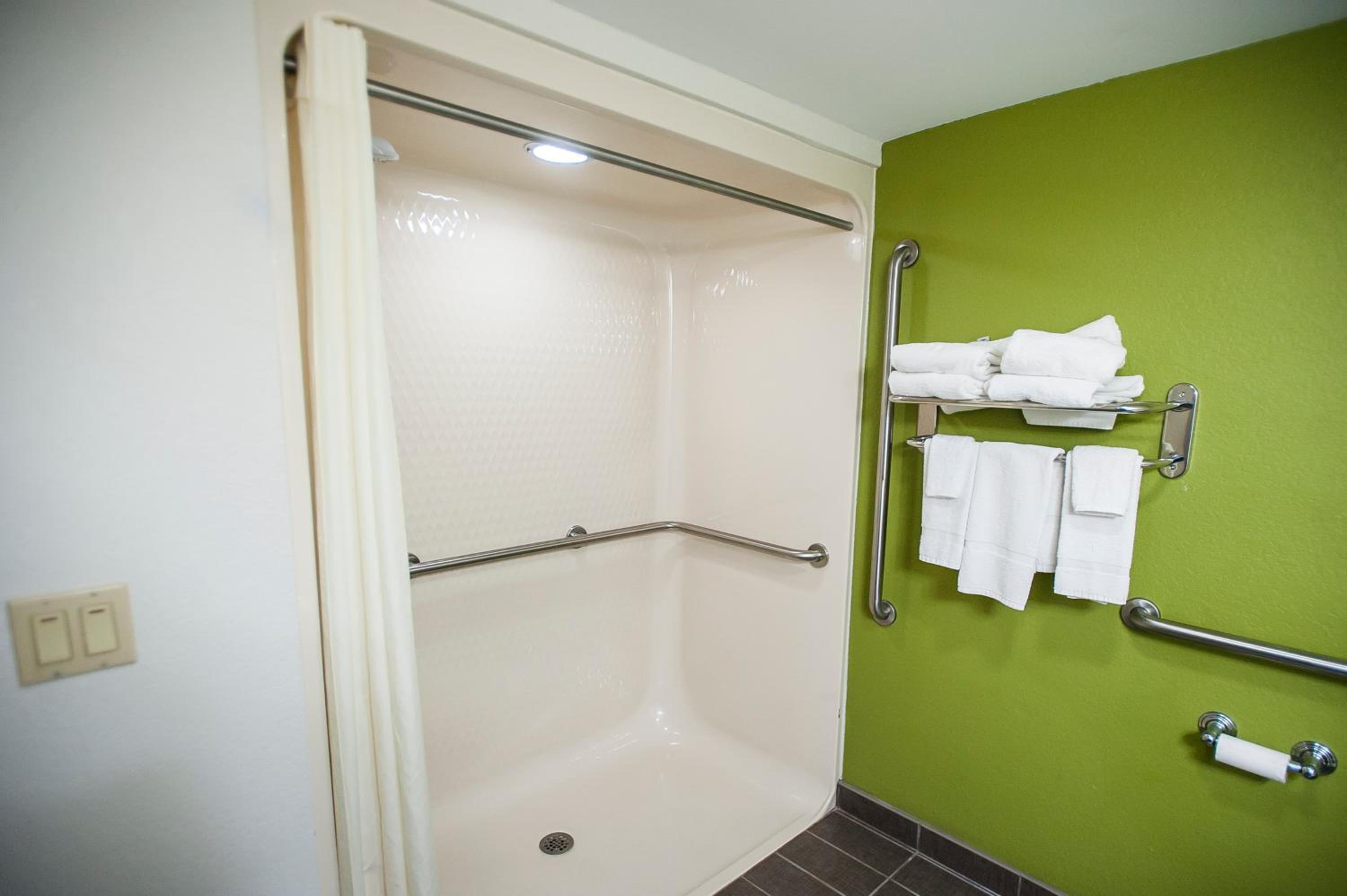 Queen Room - Disability Access/Non-Smoking - Photo 9