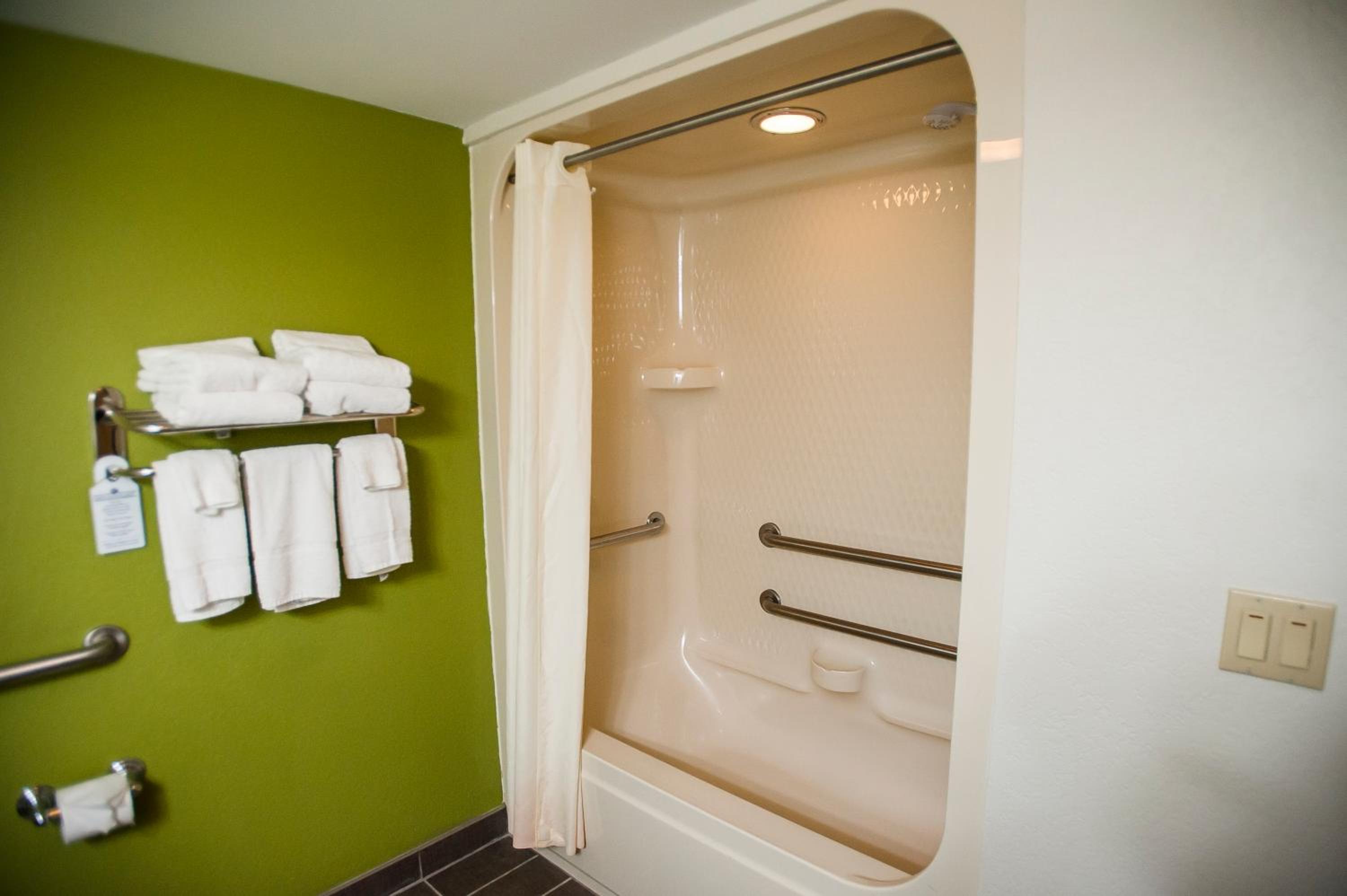 Queen Room - Disability Access/Non-Smoking - Photo 8
