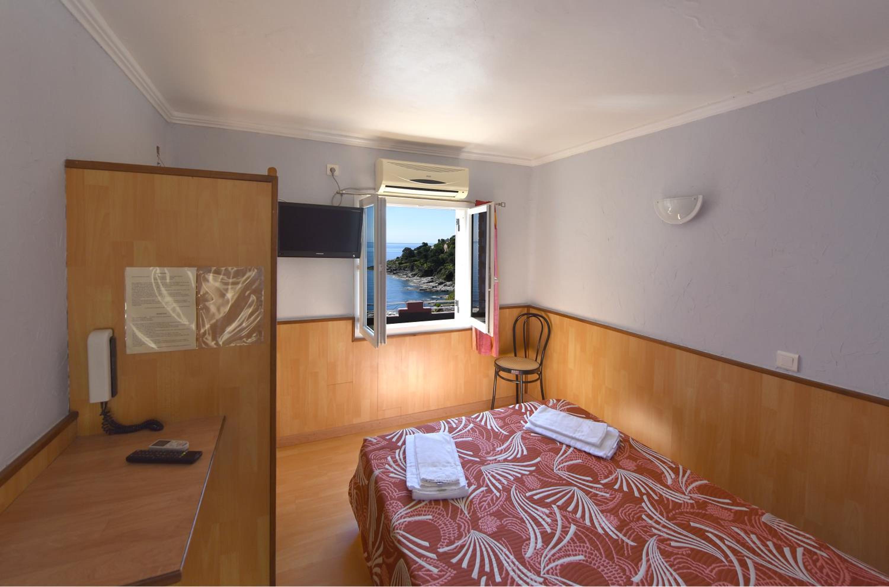 Standard Double Room with Sea View - Photo 1