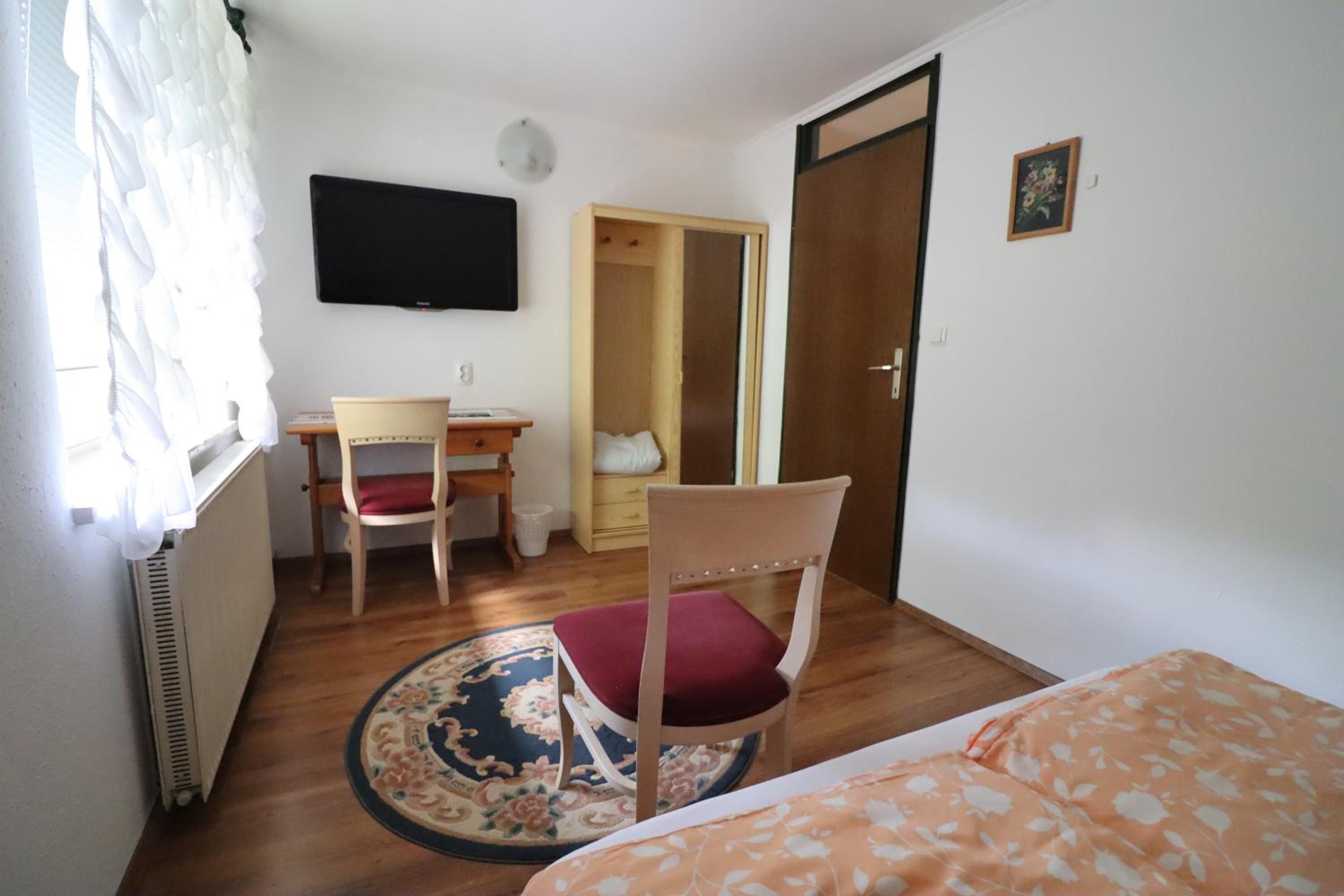 Double Room - Photo 2
