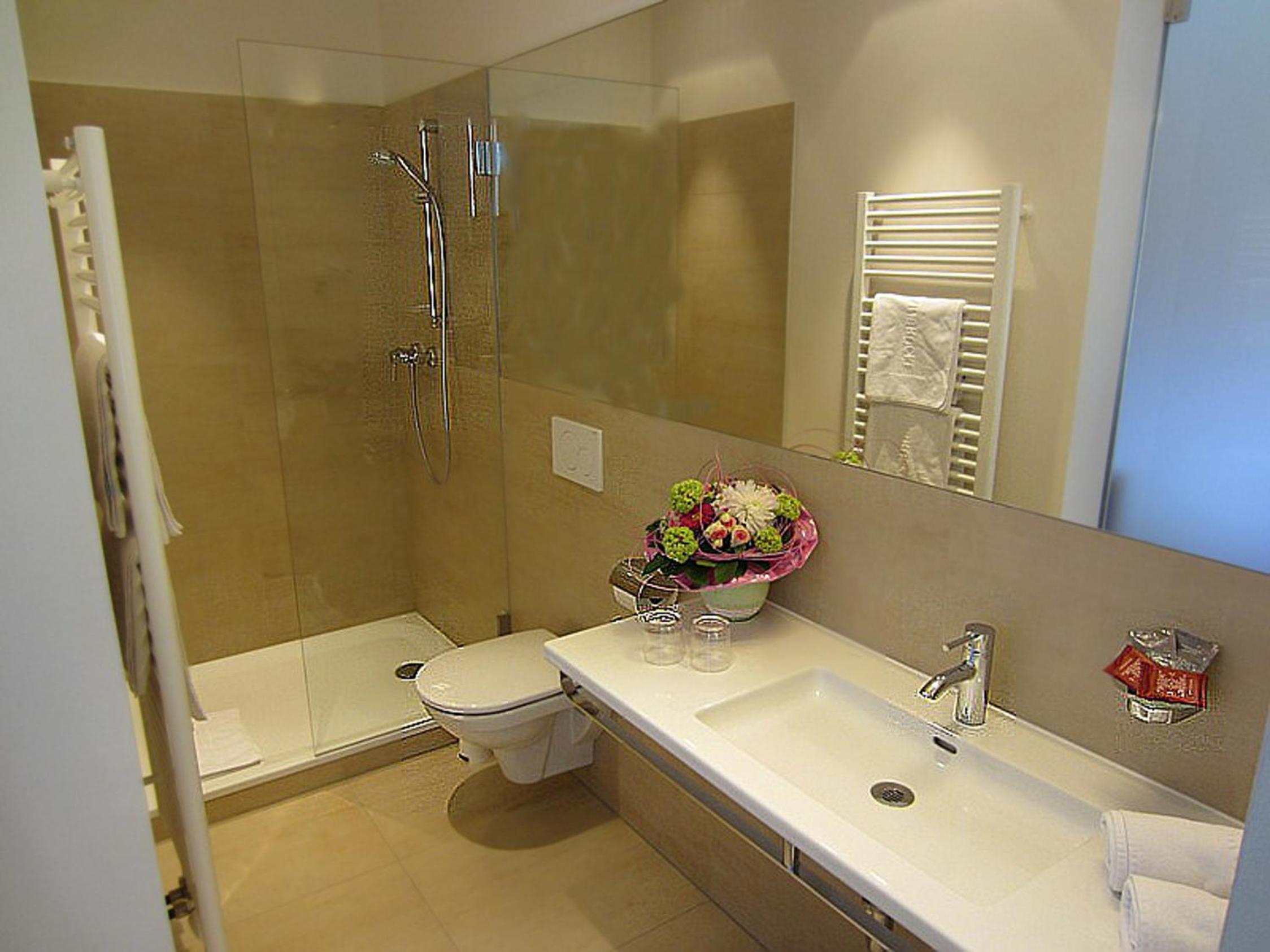 Double Room - Photo 7