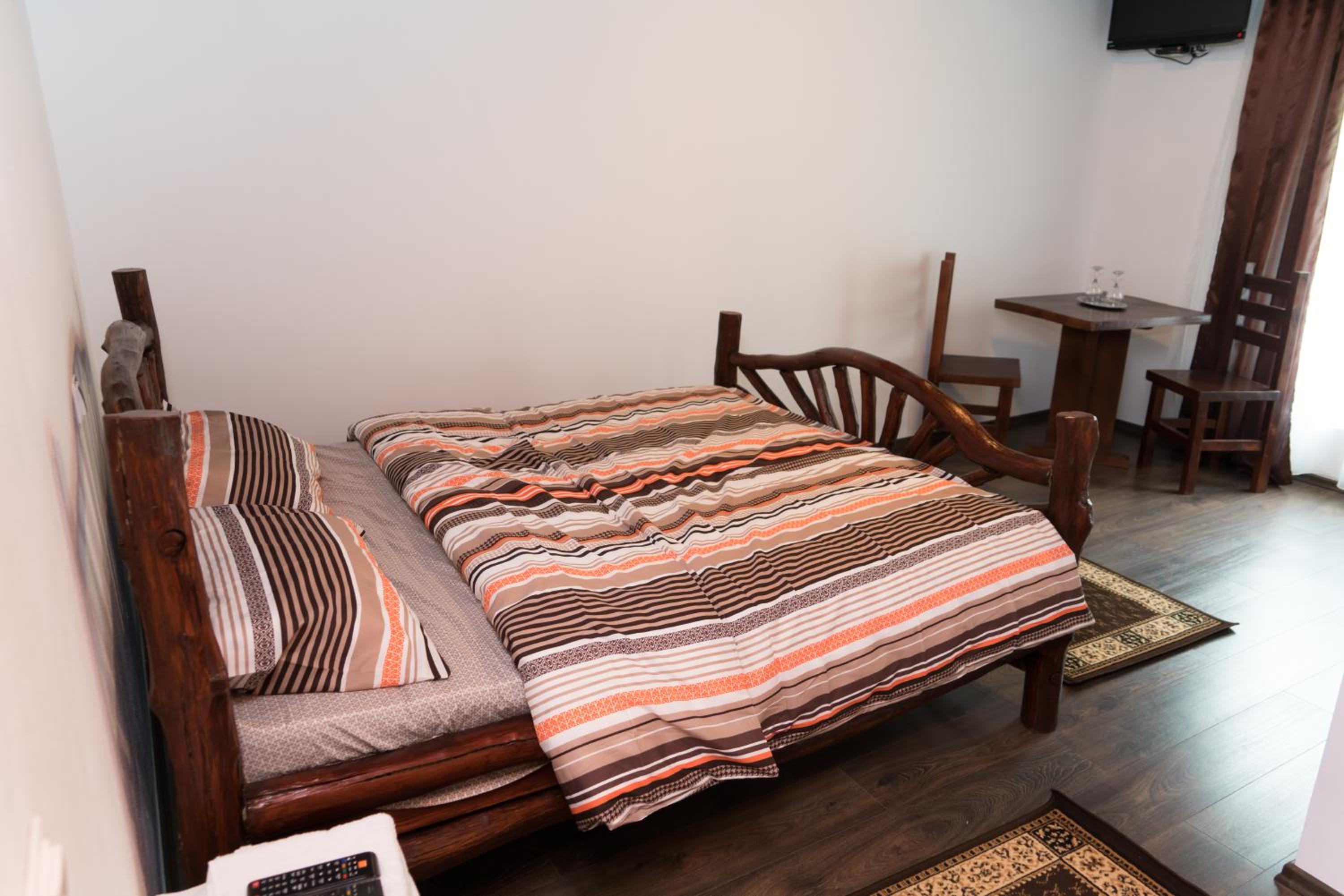 Double Room with Mountain View - Photo 3