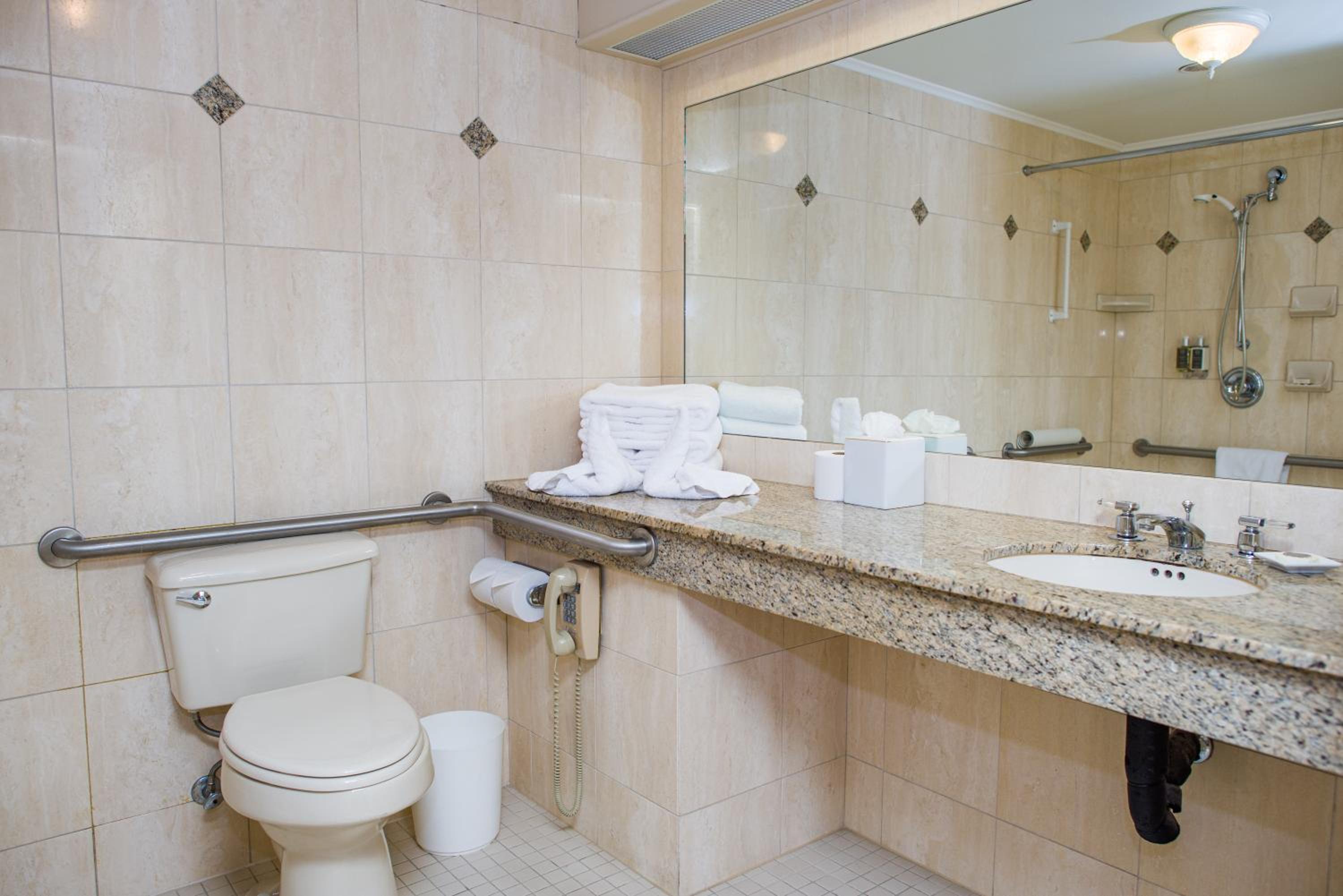 Queen Room - Disability Access - Photo 3