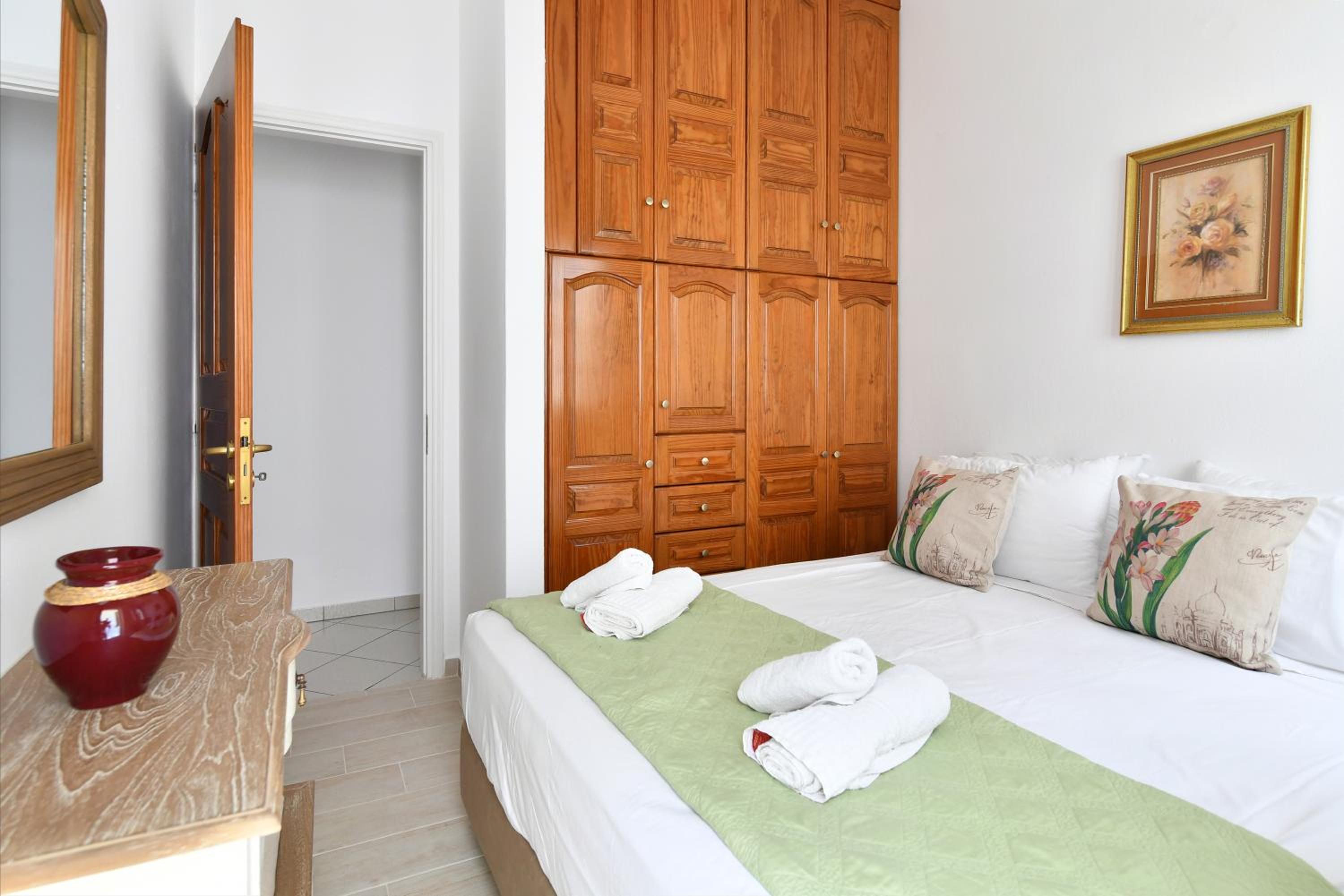 Three-Bedroom Apartment (6 Adults) - Photo 26