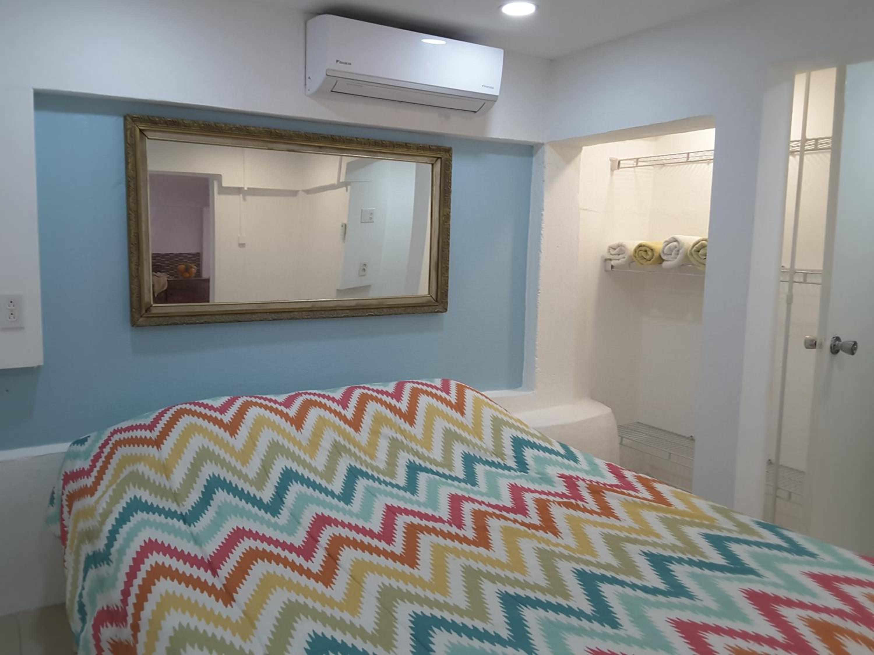 One-Bedroom Apartment photo 2
