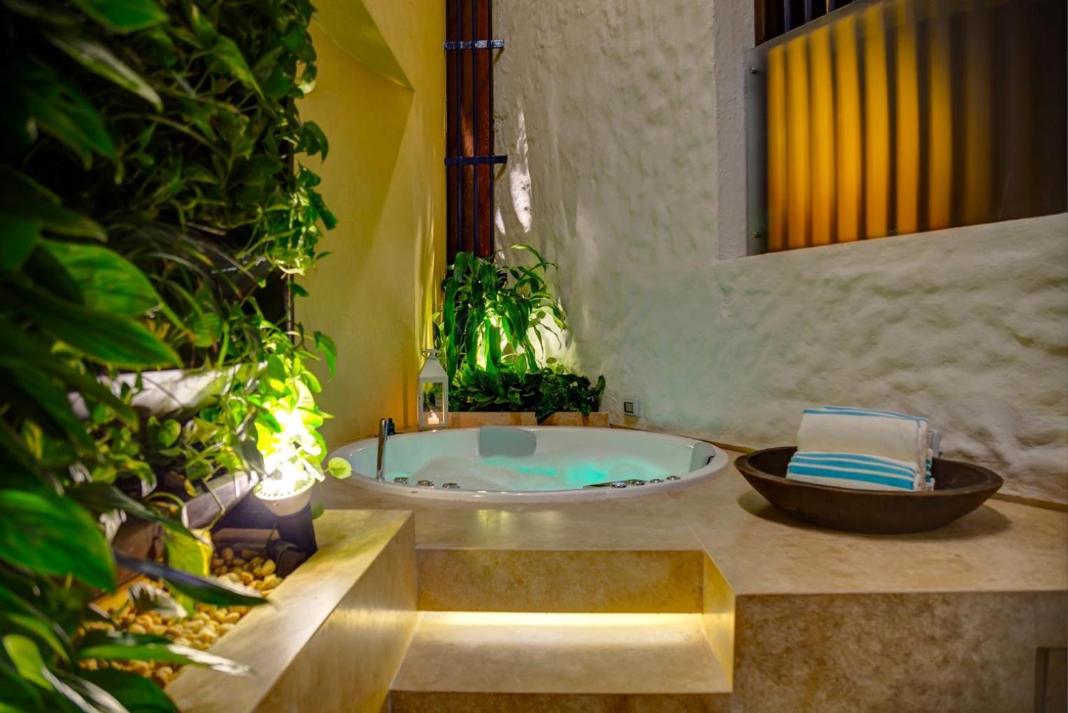 Spa King Suite with Terrace and Jacuzzi - Photo 5