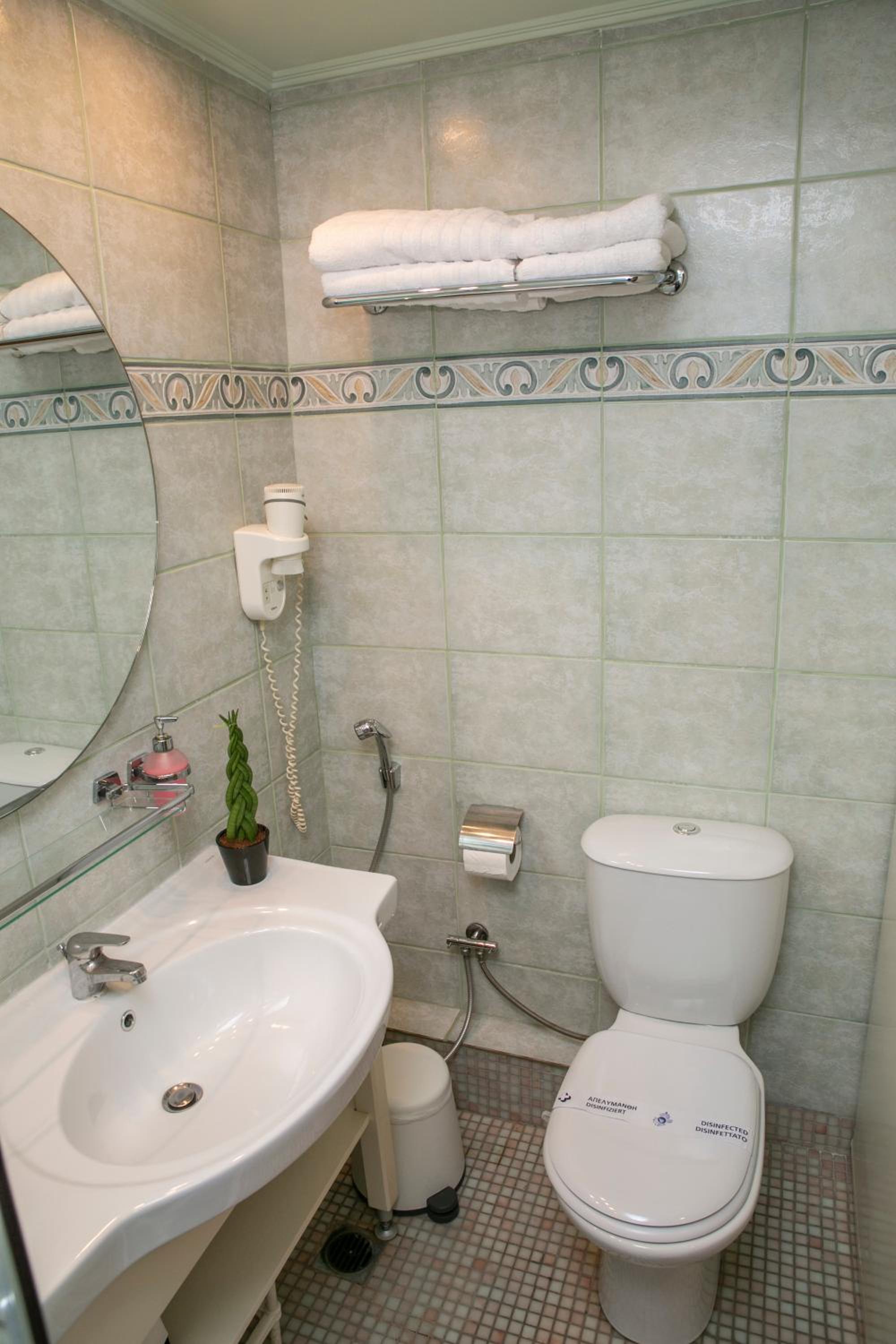 Superior King Room - Photo 5