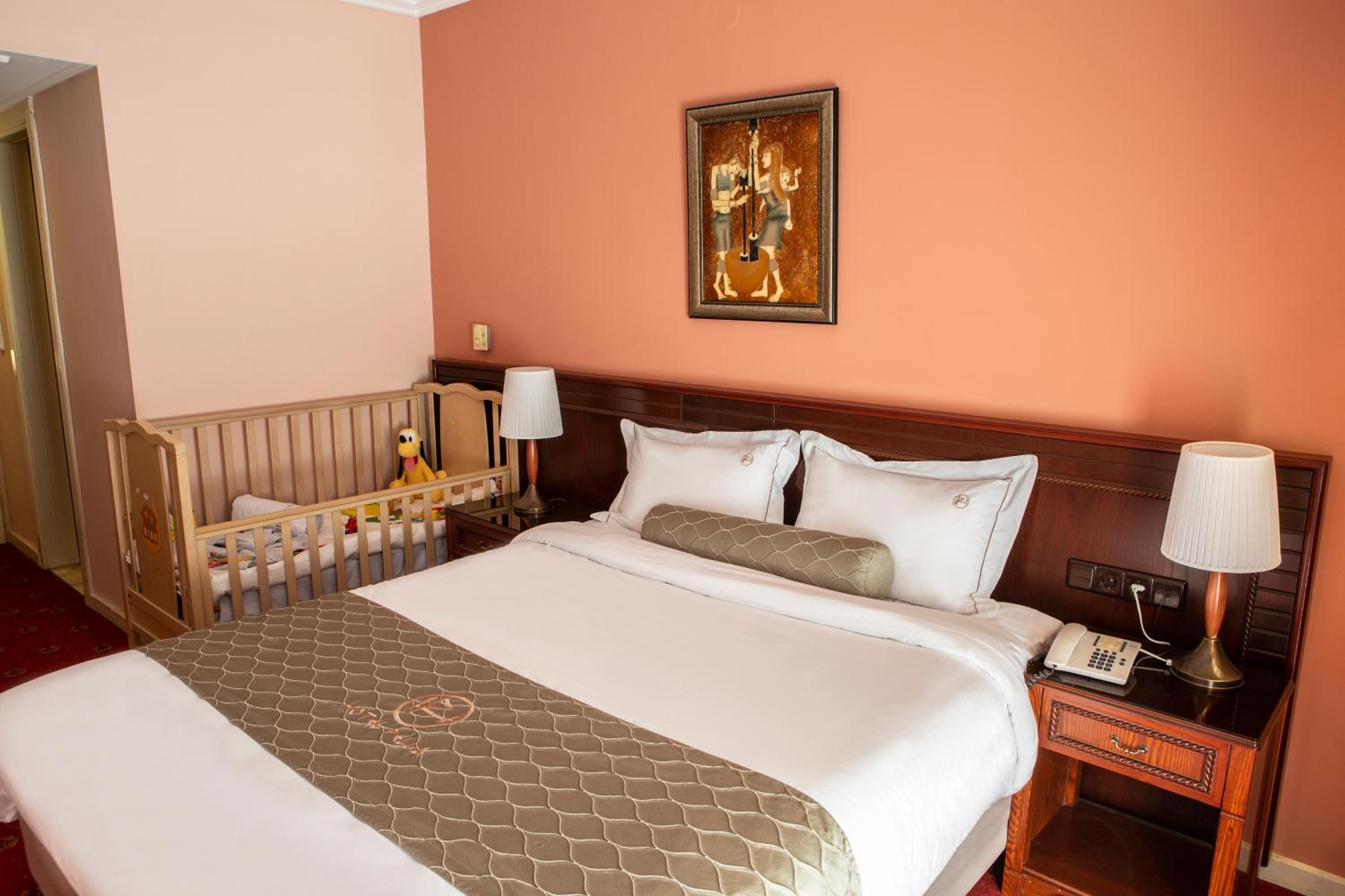 Superior King Room - Photo 9