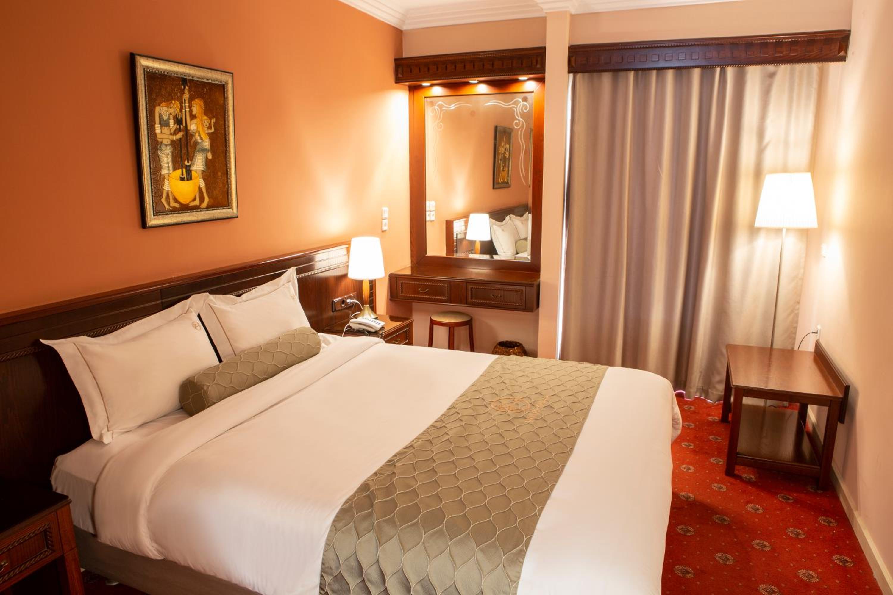 Superior King Room - Photo 7