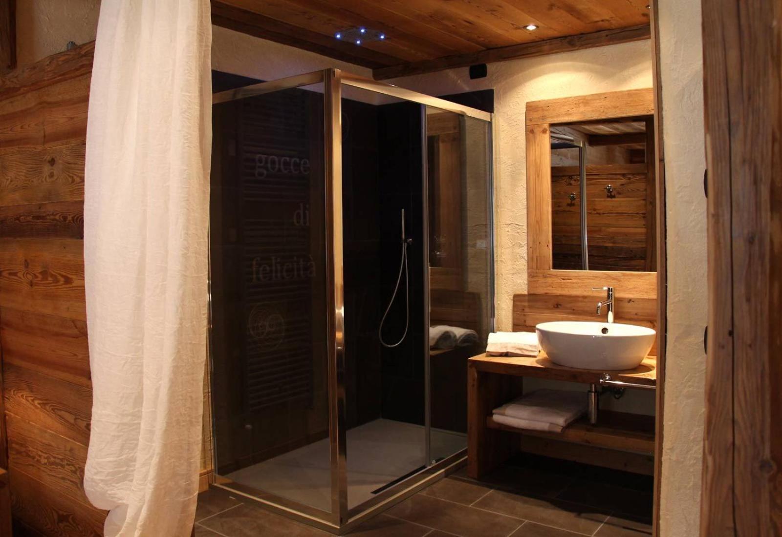 Deluxe Double Room with Balcony photo 3