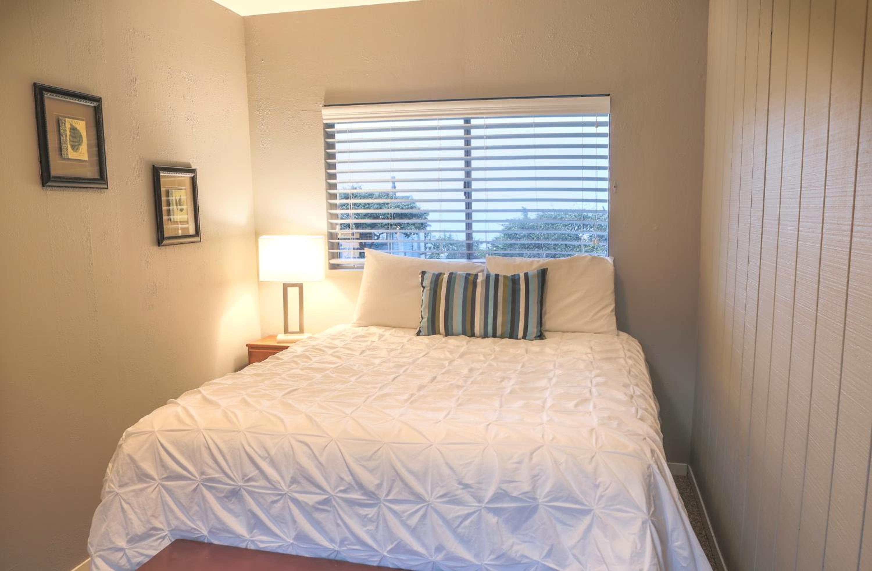 Deluxe Queen Suite - Photo 3