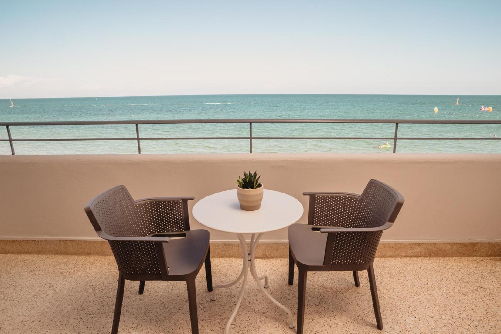 Superior Triple Room with Sea View photo 3