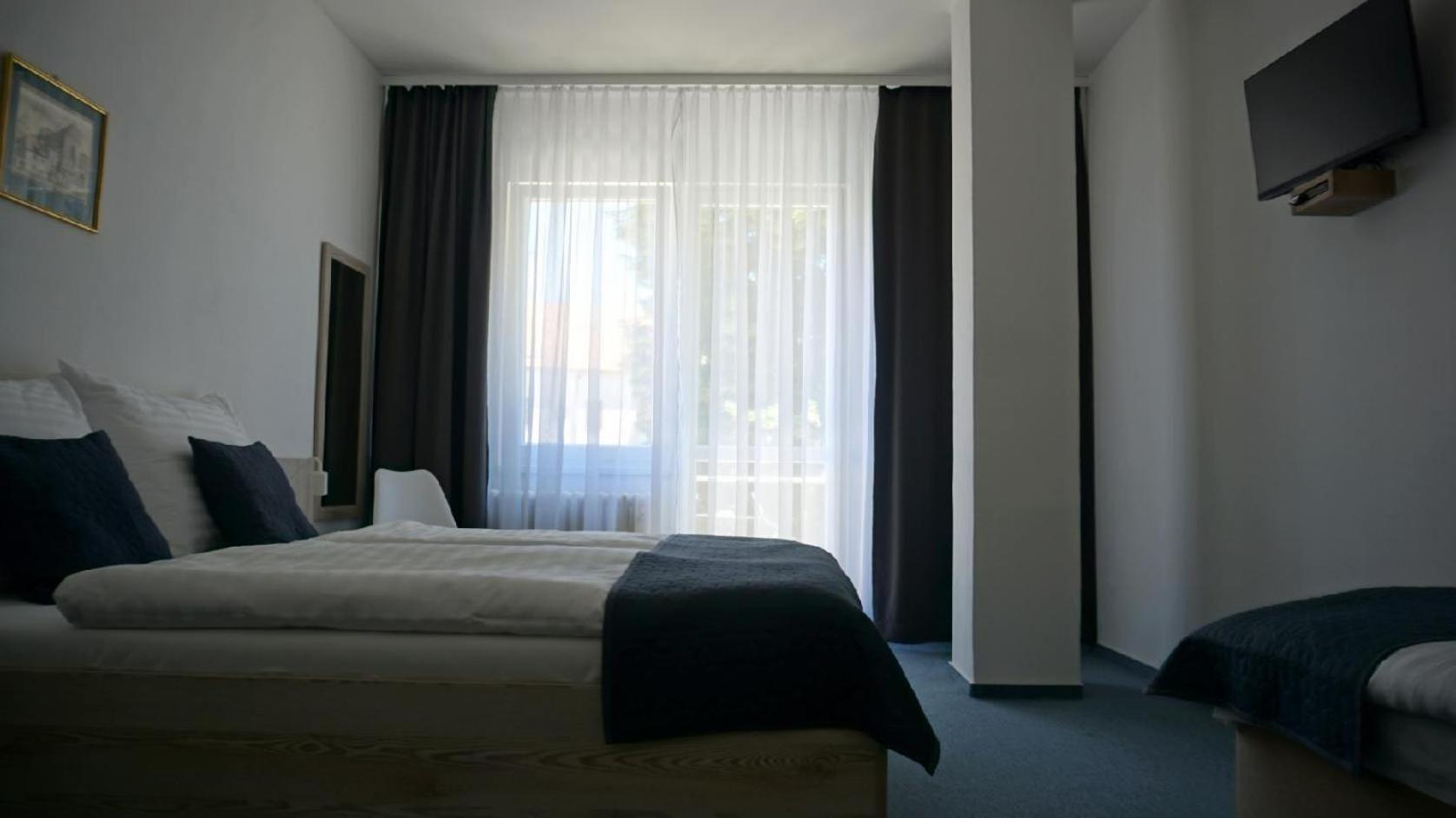 Triple Room - Photo 1