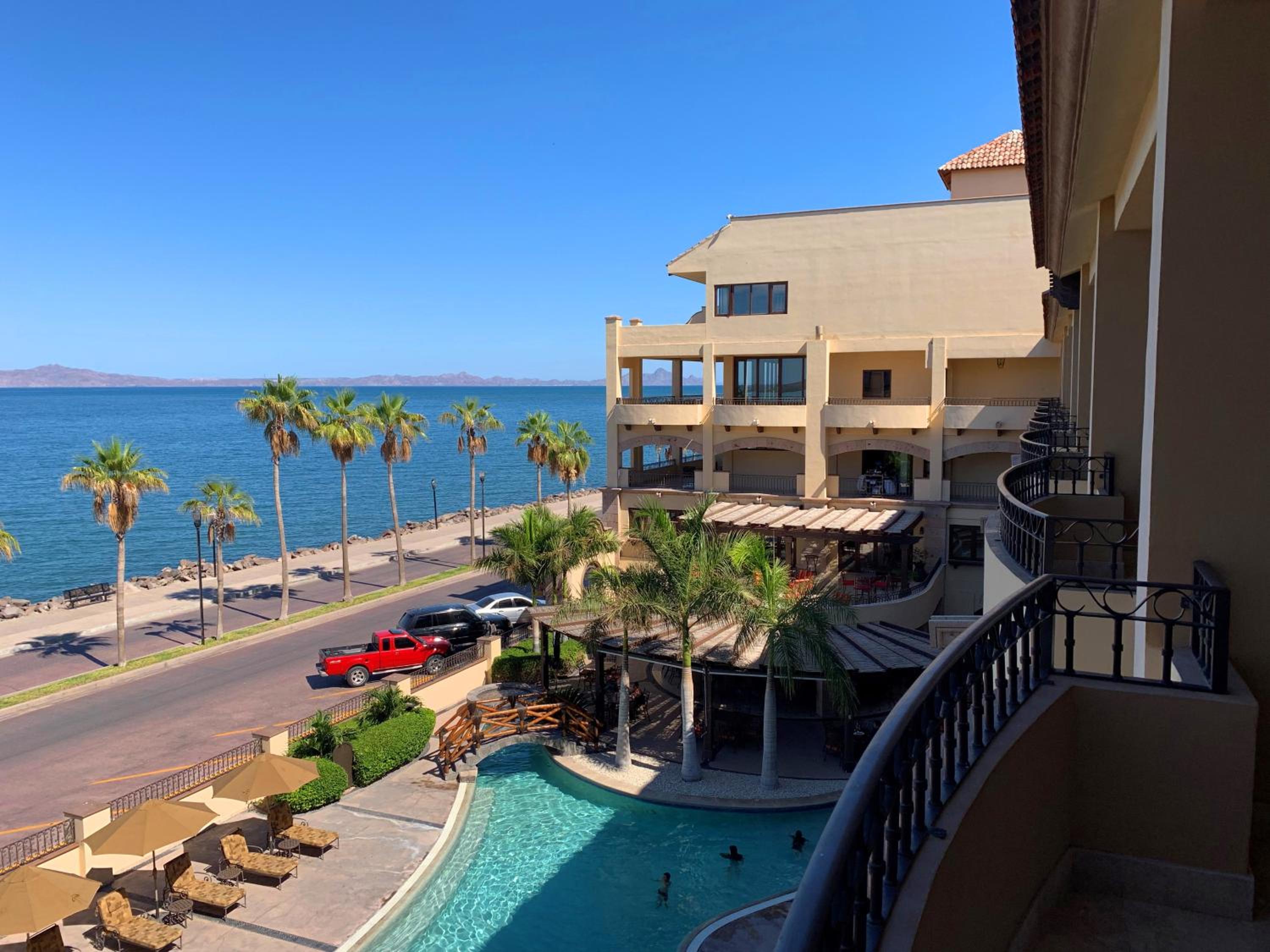 Luxury Suite with Ocean View - Photo 6
