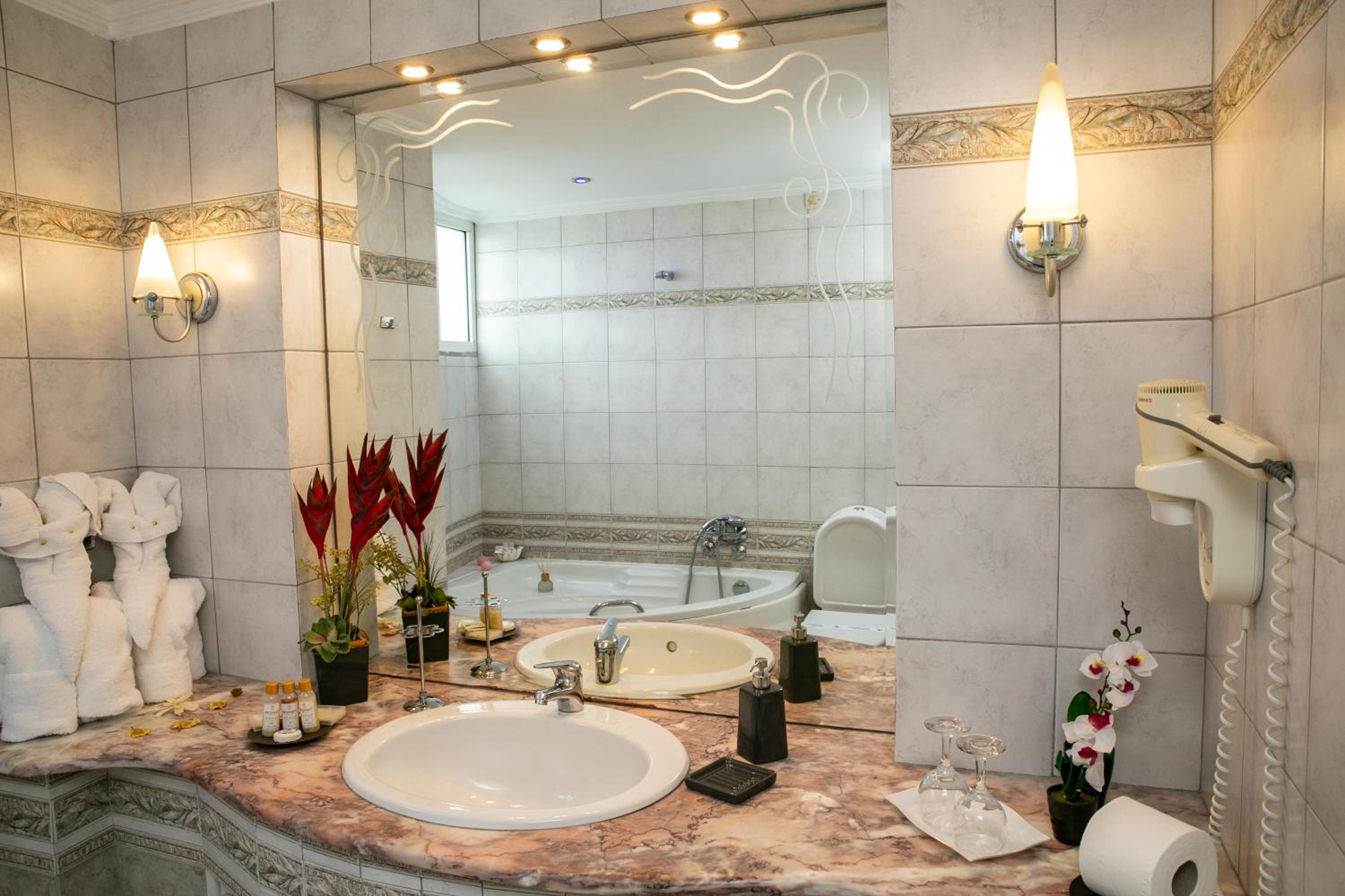 Junior Suite - Photo 12