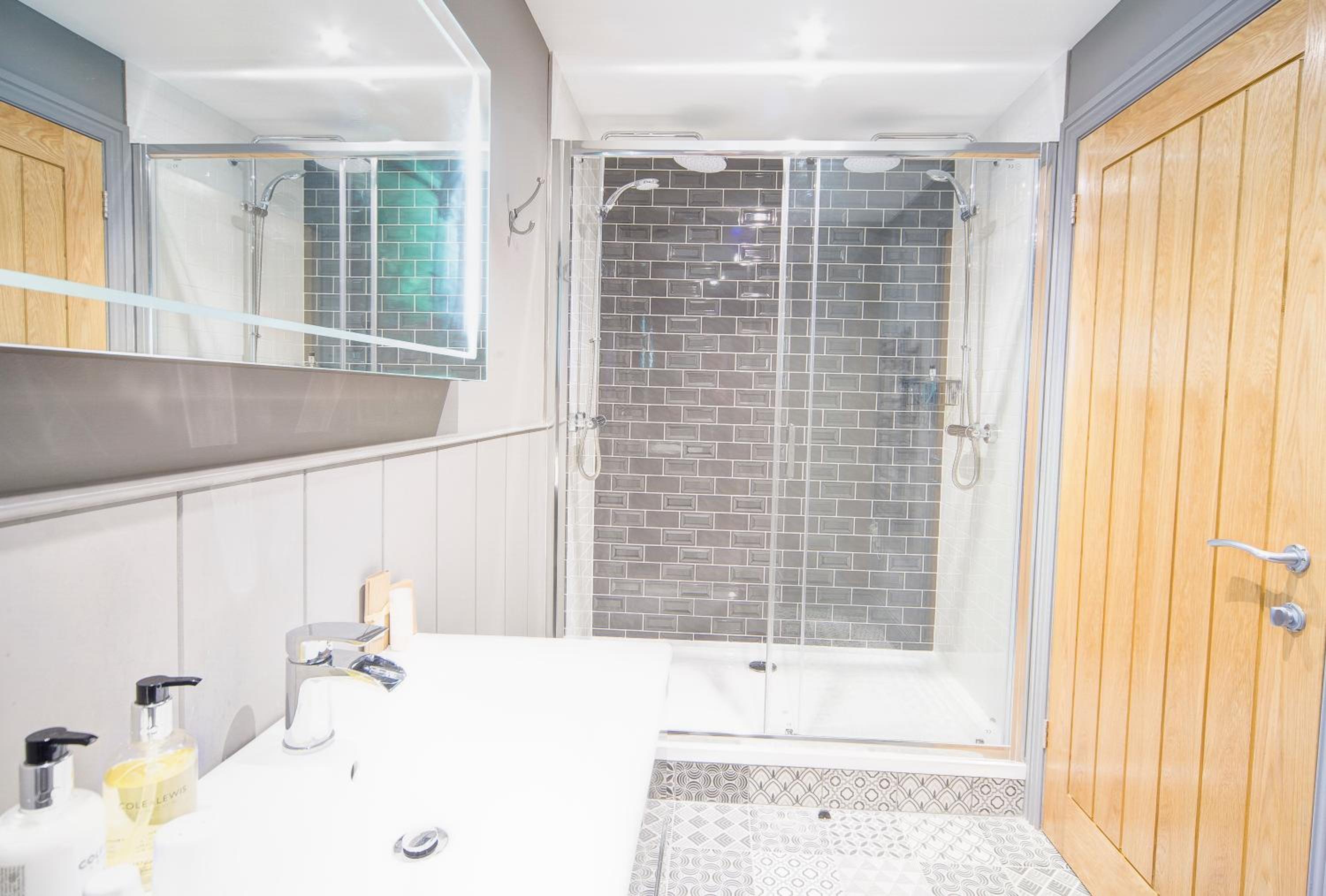 Hazel – ground-floor room - Photo 4
