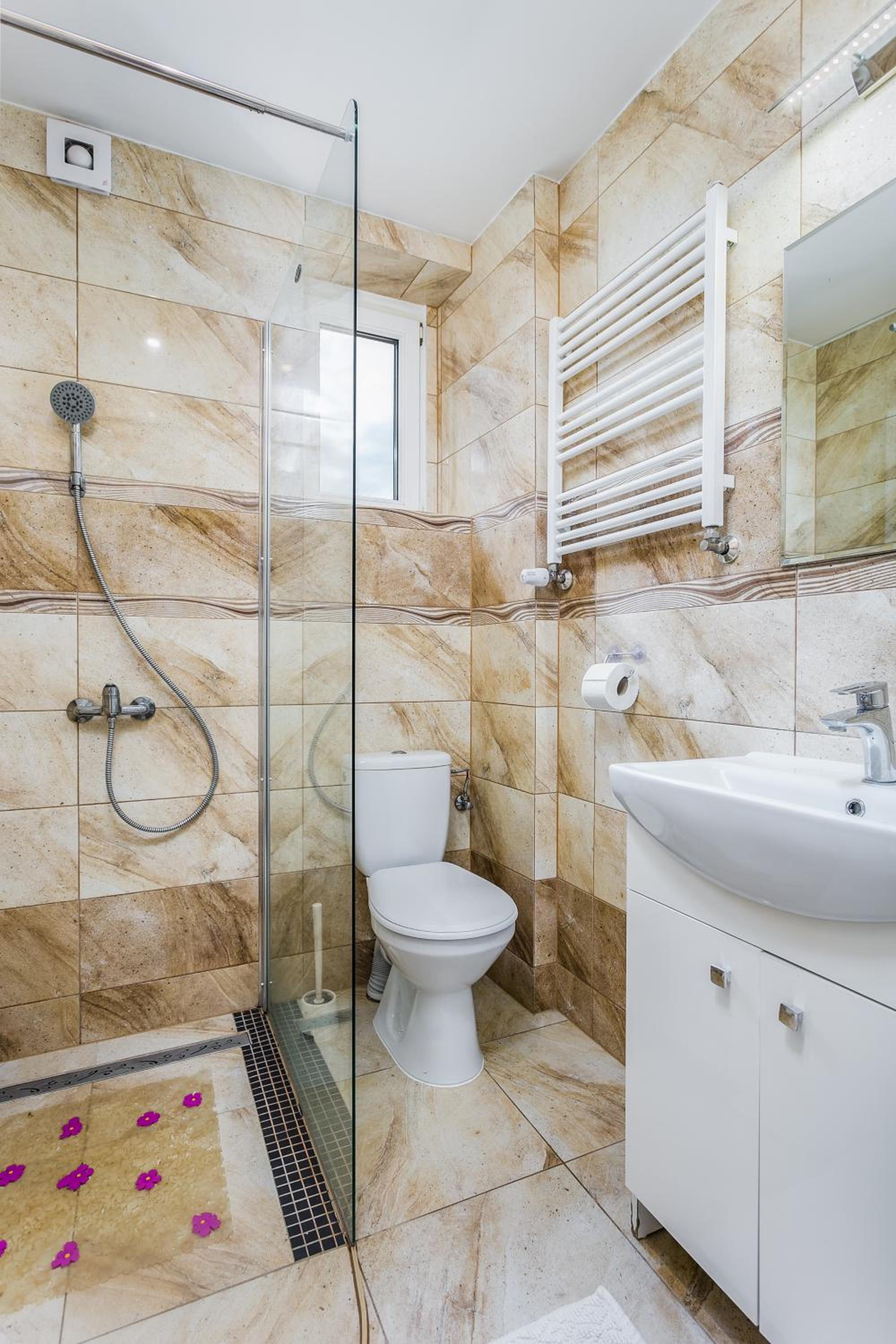 Double Room with Balcony (3 Adults) - Photo 3